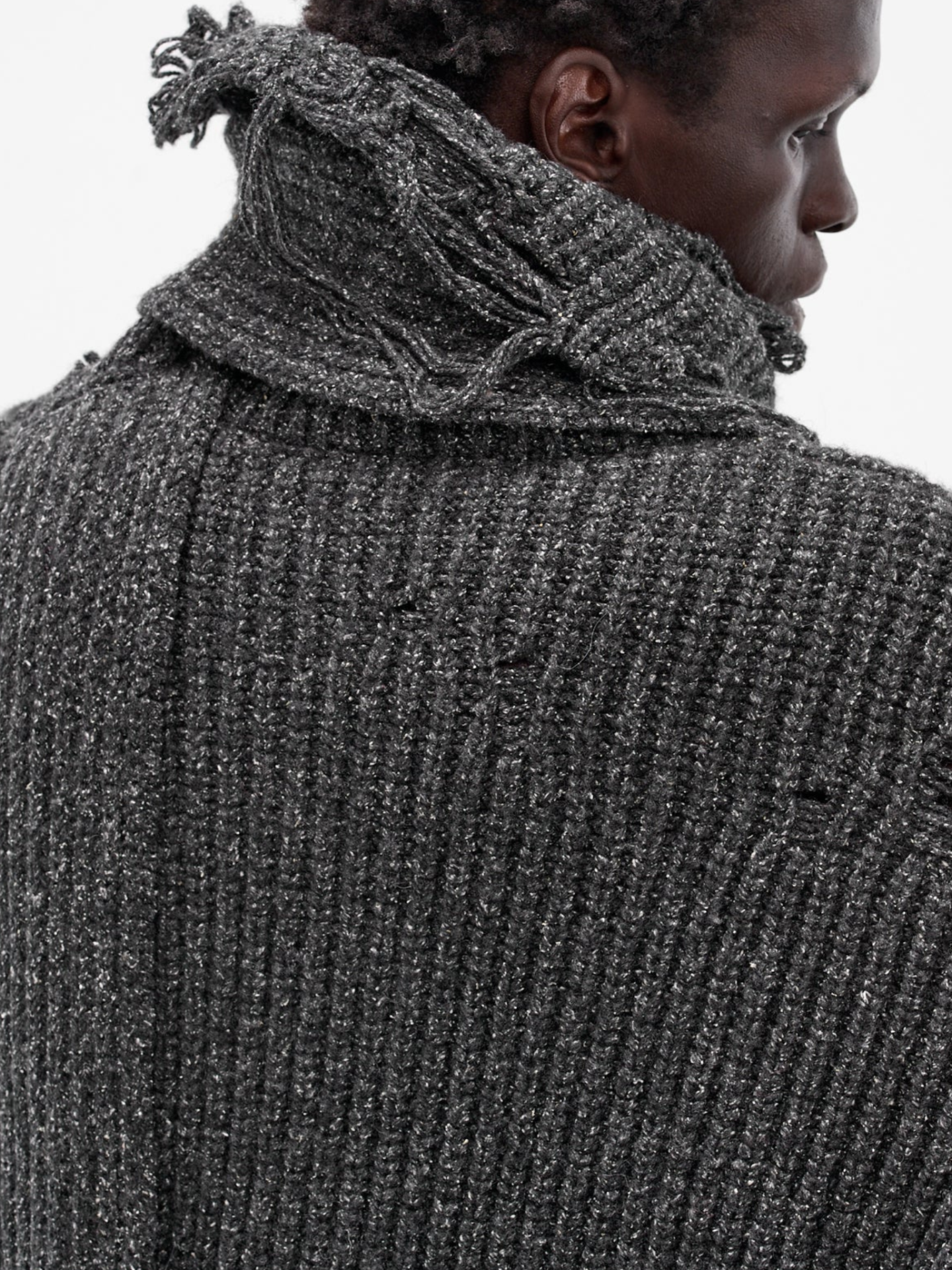 DISTRESSED SWEATER IN BLACK