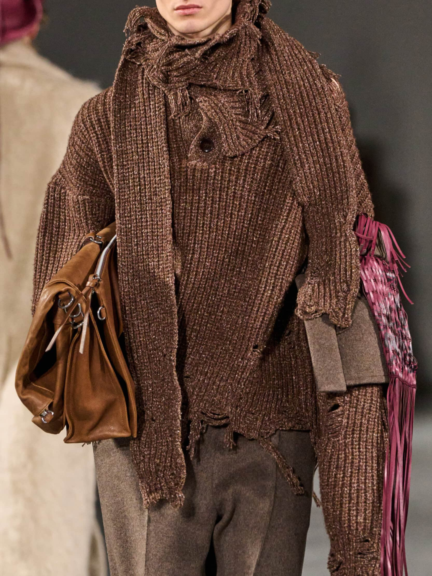 DISTRESSED SWEATER IN BROWN