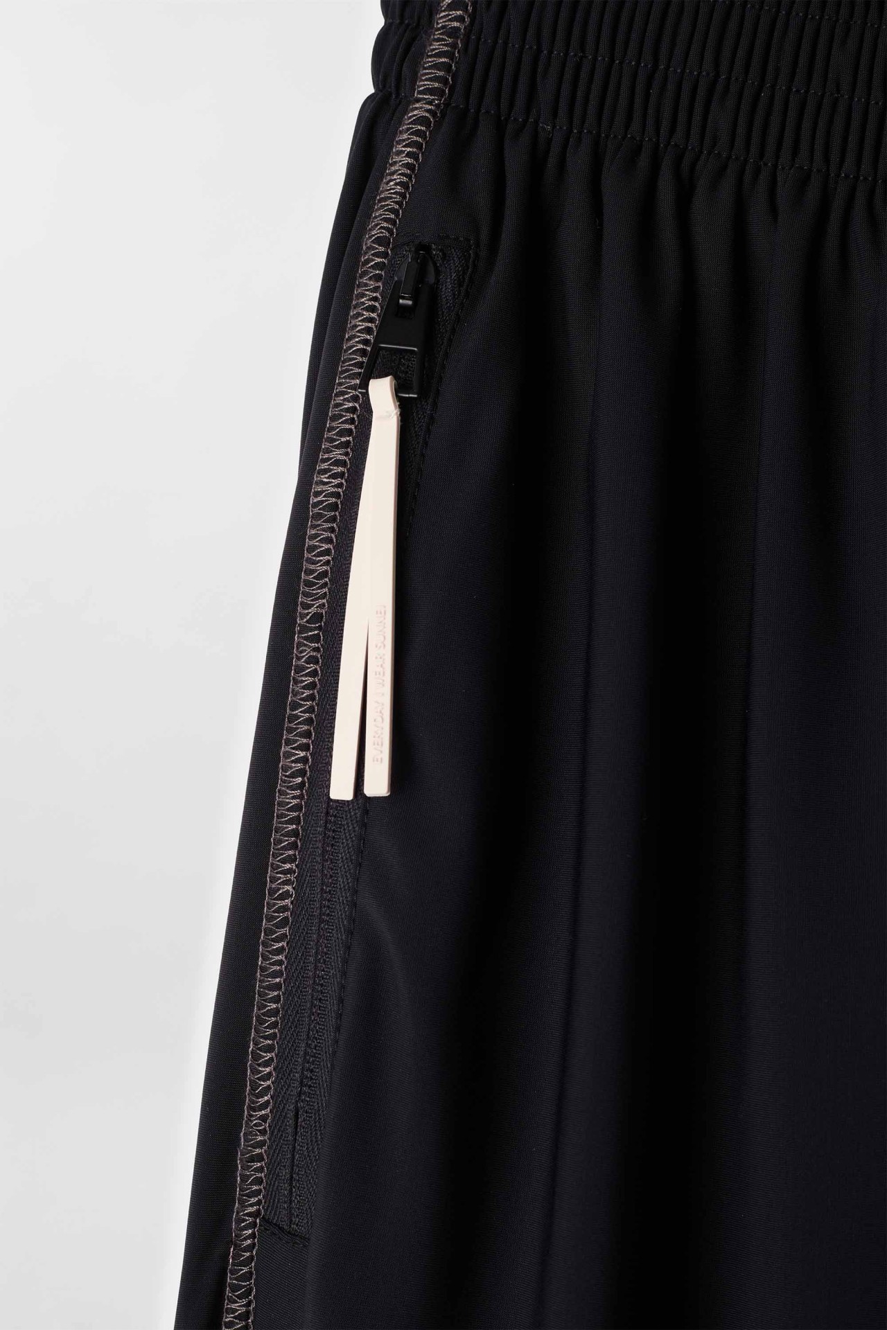 ELASTIC PANTS IN BLACK