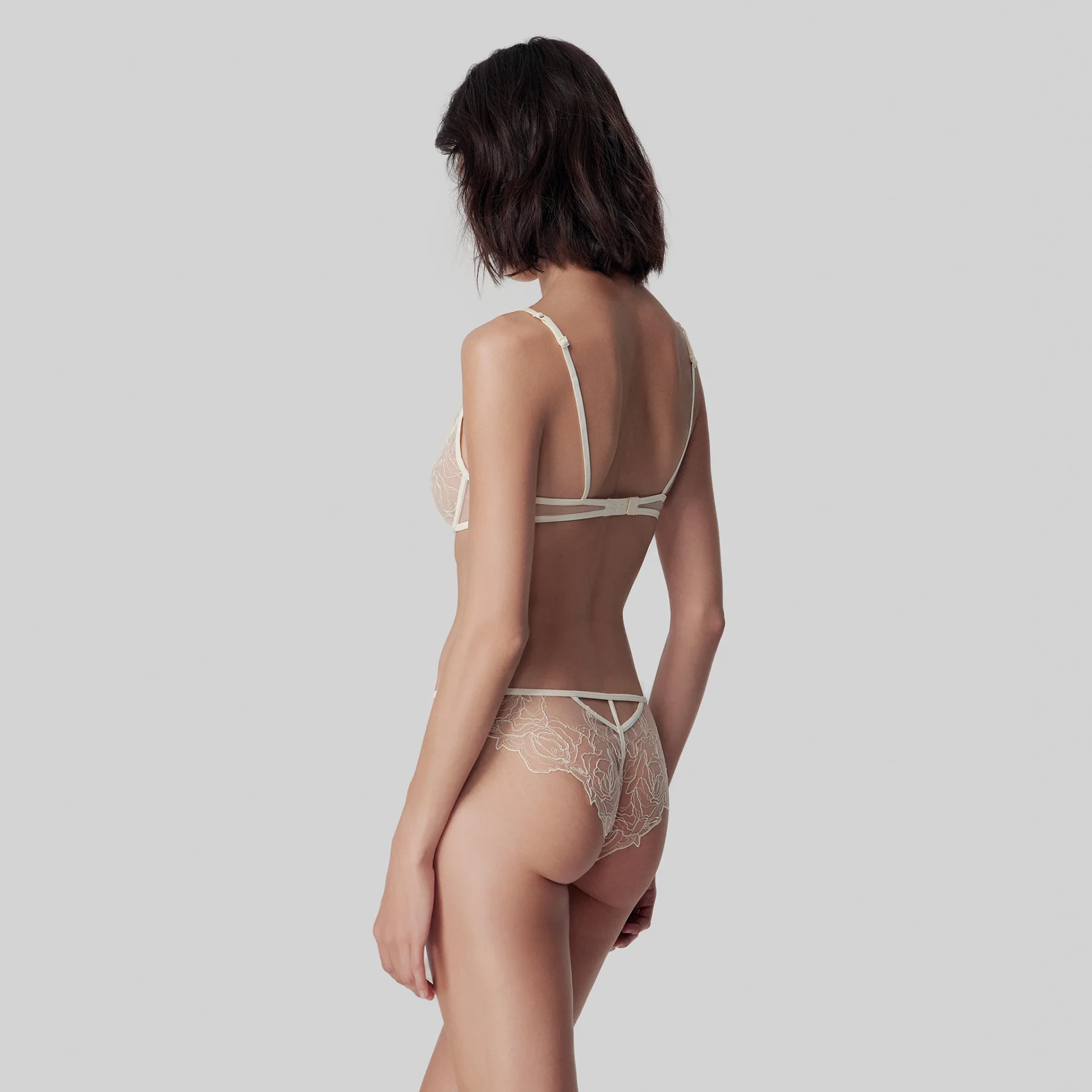 EMBROIDERY UNDERWIRE BRA IN CREAM WHITE