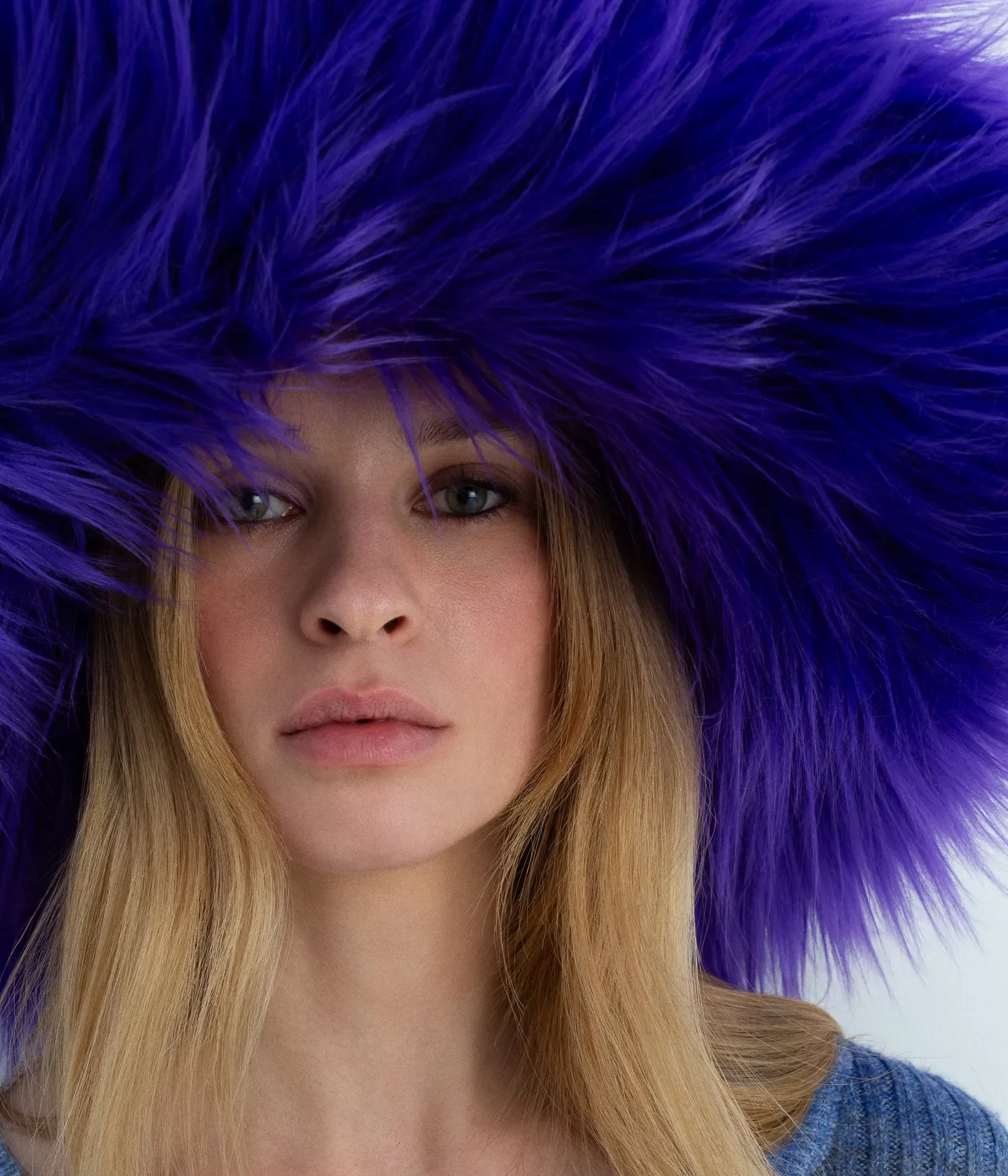 FAUX-FUR HAT IN PURPLE