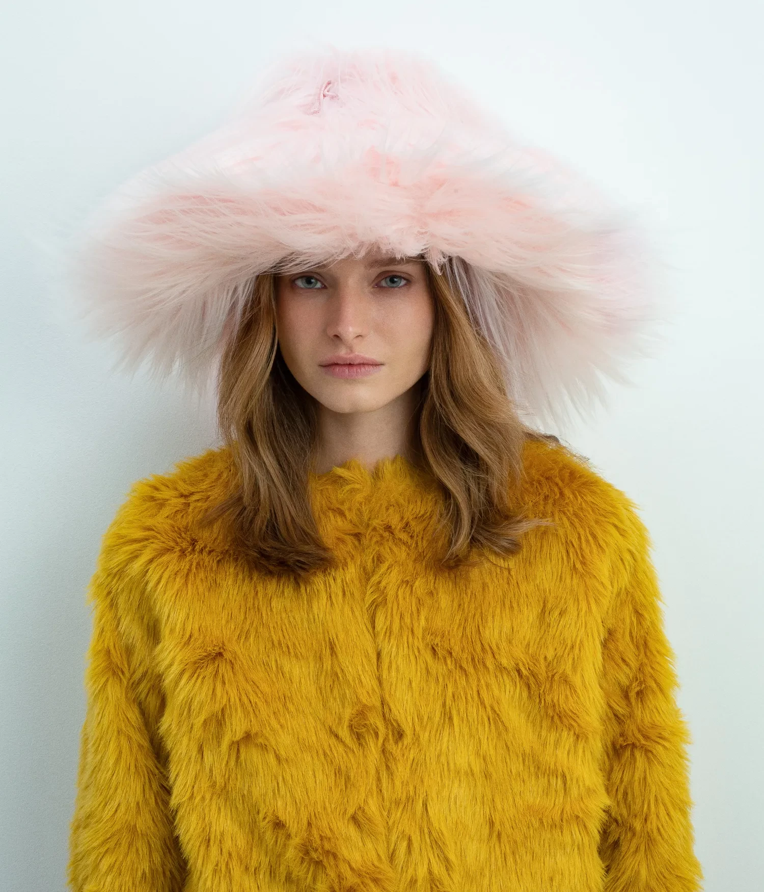 FAUX-FUR HAT IN SOFT PINK