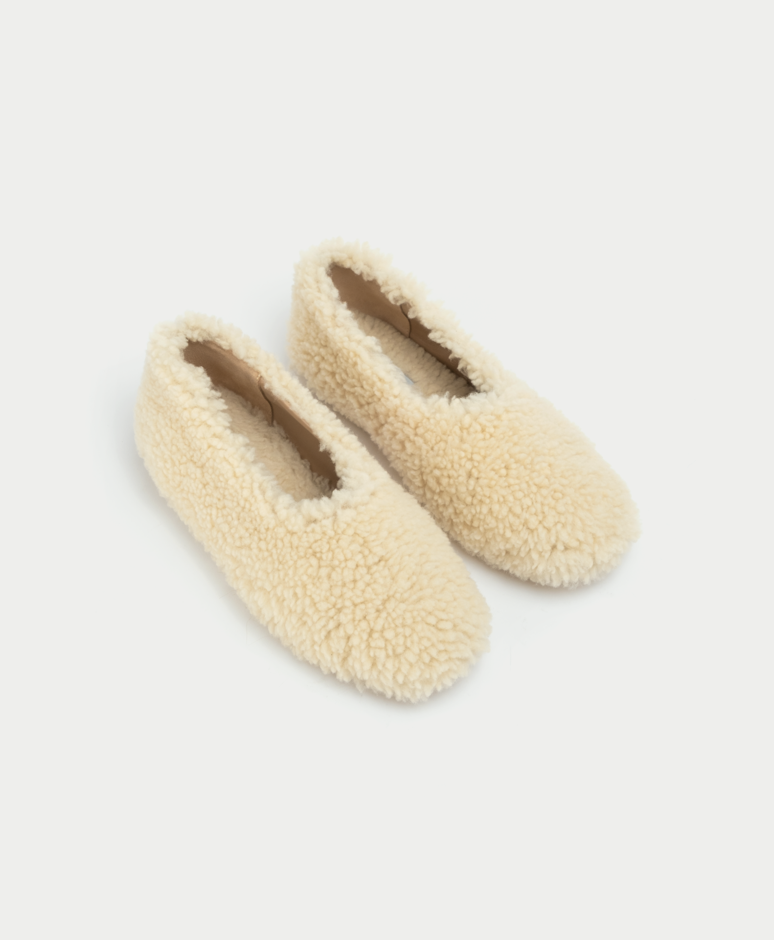 FUR-FUR BALLERINAS IN MILK / SHORT