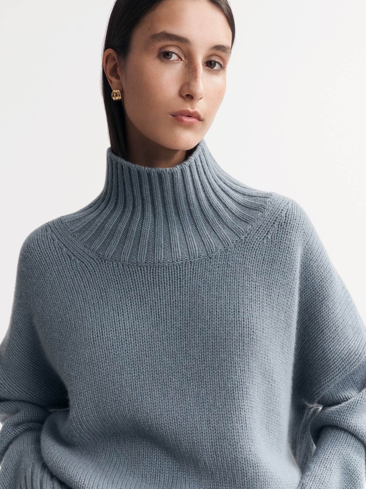 GIRLFRIEND TURTLENECK IN BLUE