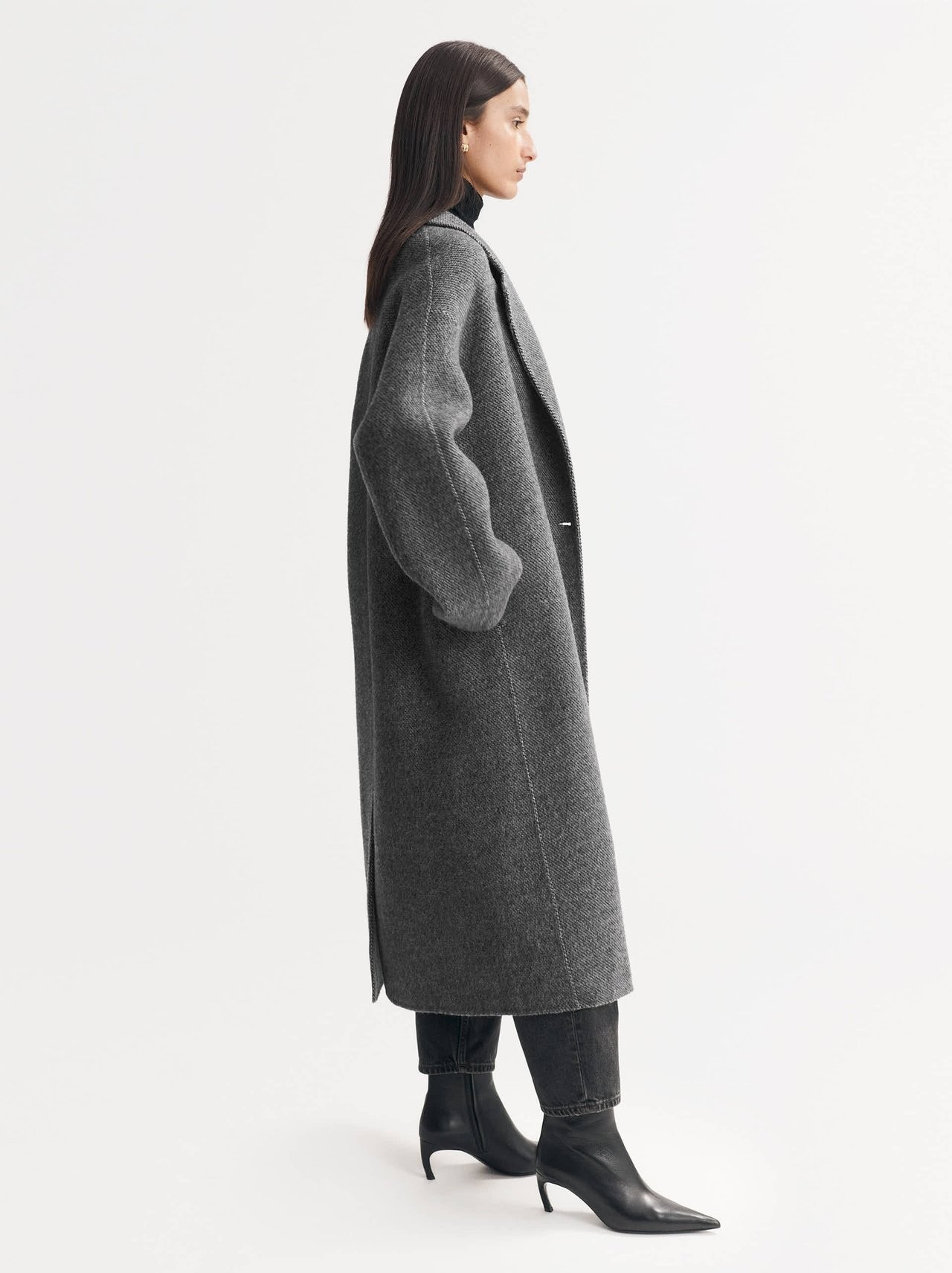 HERRINGBONE PATTERN COAT IN DARK GREY