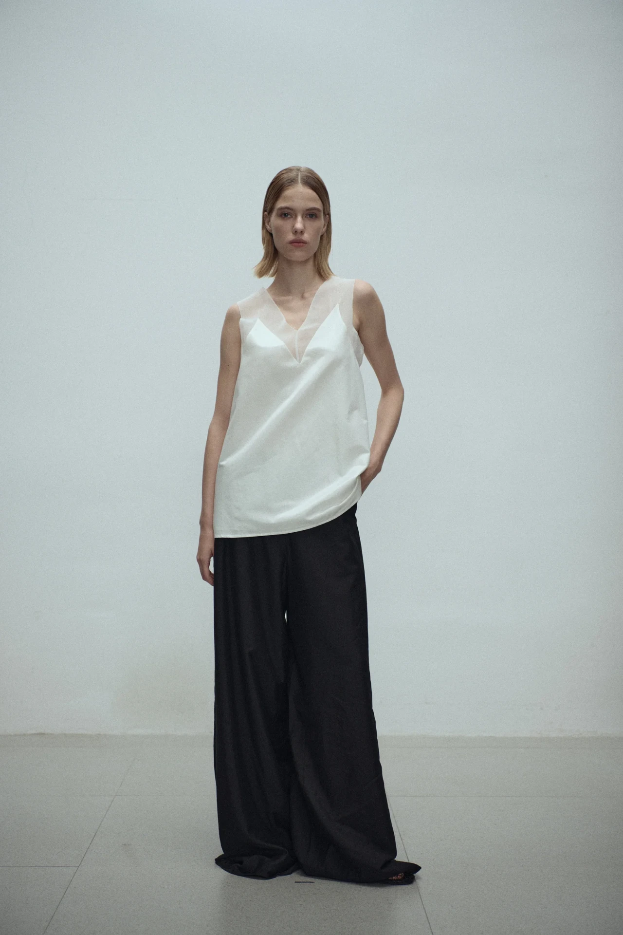 IRENE PATCHED SILK TANK IN WHITE