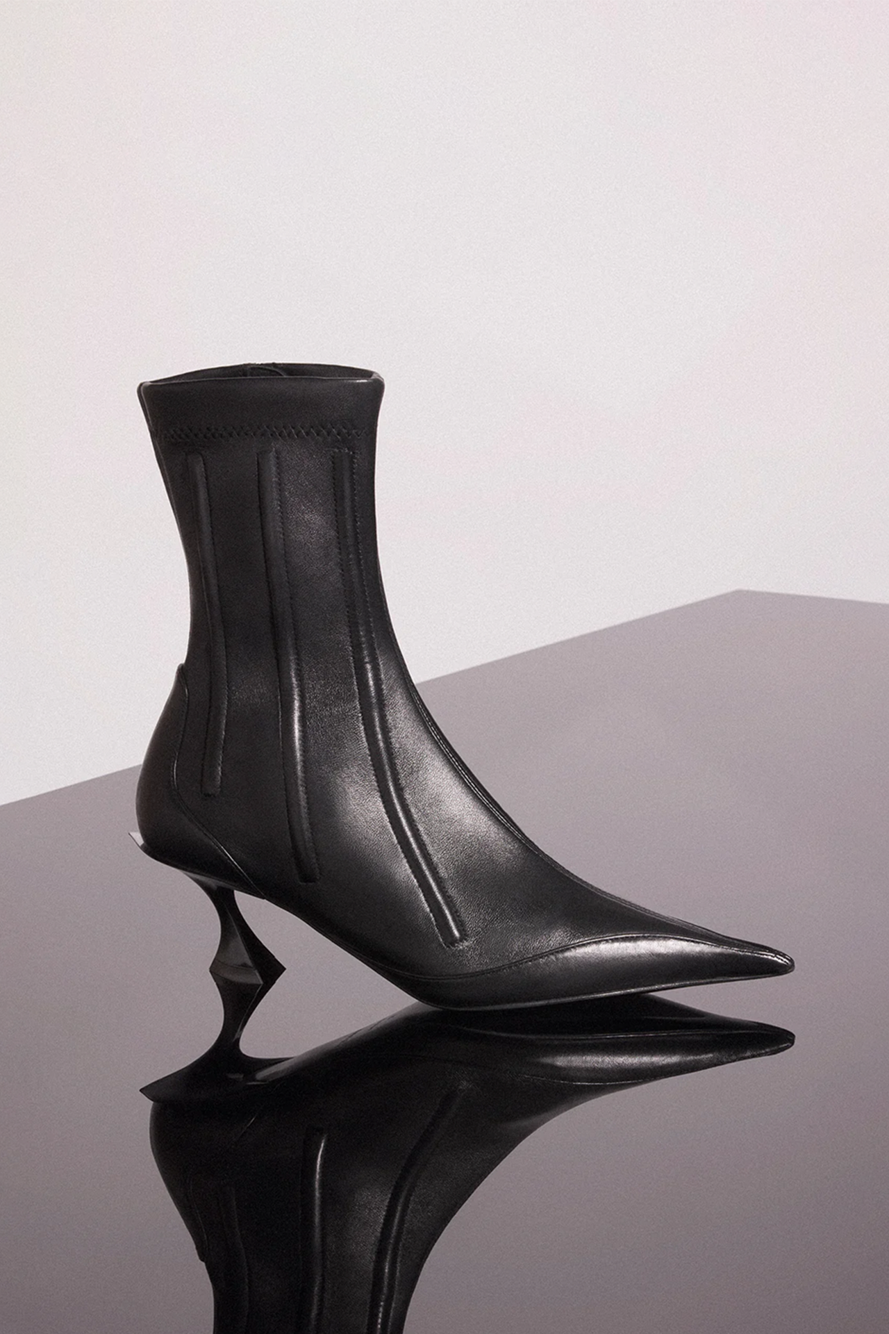 KITTEN ANKLE BOOT CALFSKIN BLACK /BLACK HEEL