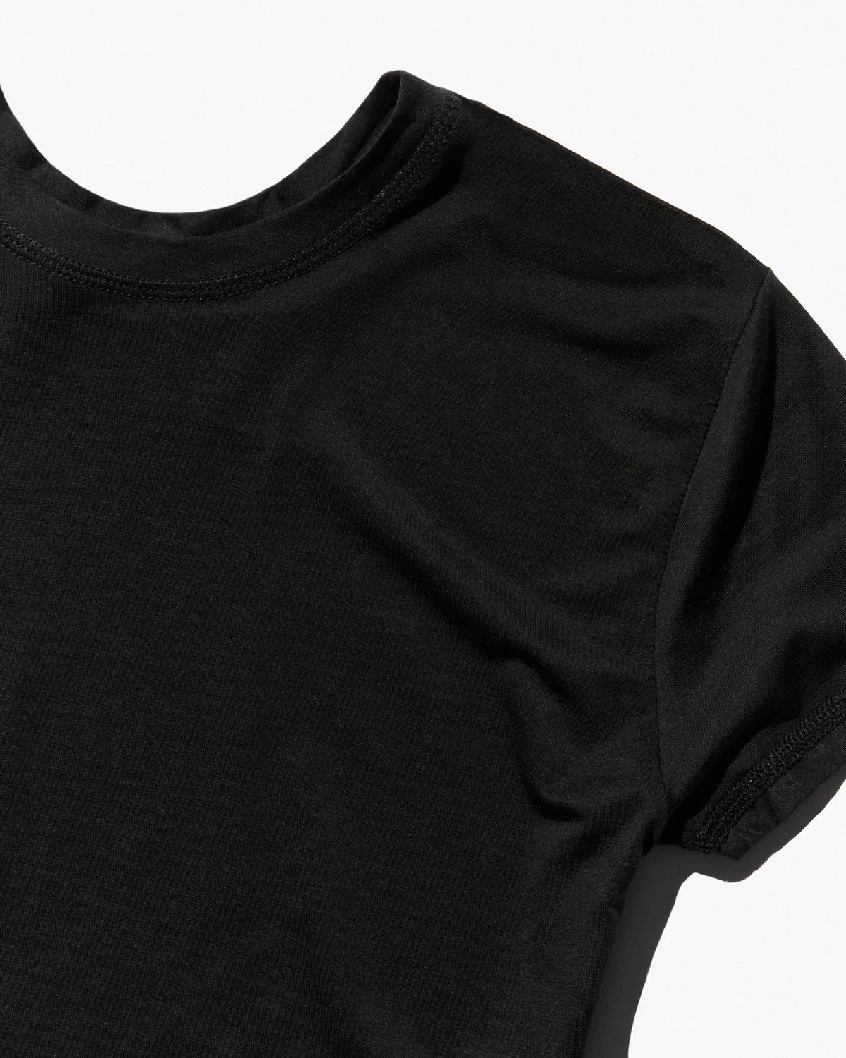 WOMEN LIGHTWEIGHT SHORT SLEEVE T-SHIRT IN BLACK