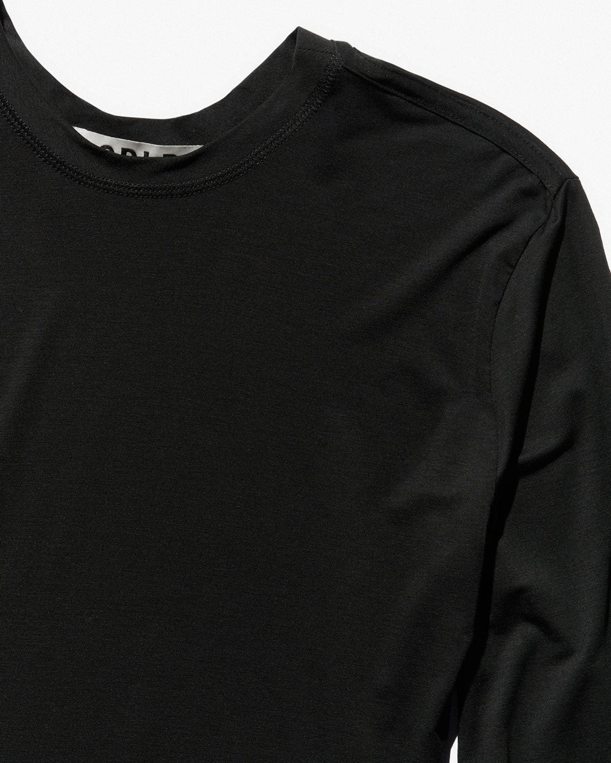 LONG SLEEVE LIGHTWEIGHT T-SHIRT IN BLACK