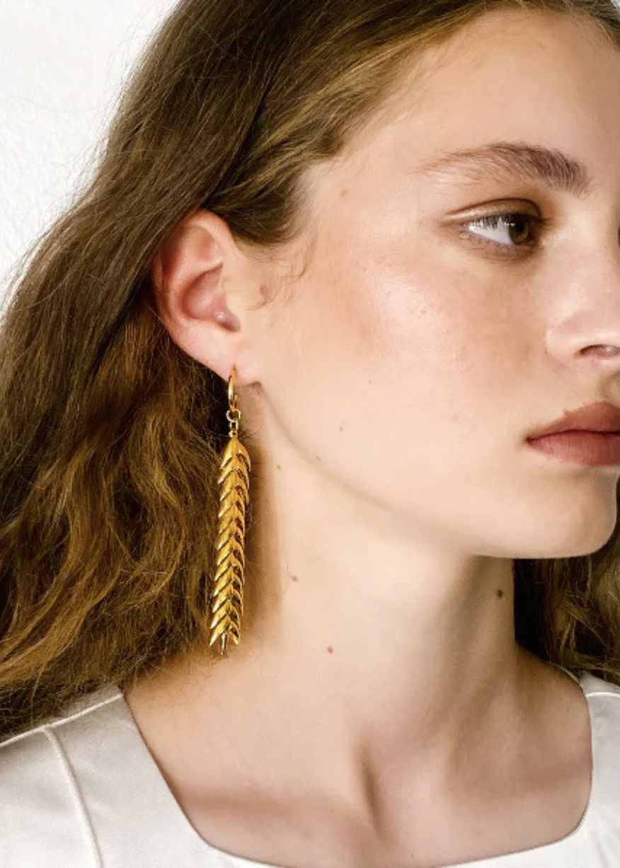 LONG SPIKELET EARRINGS IN GOLD