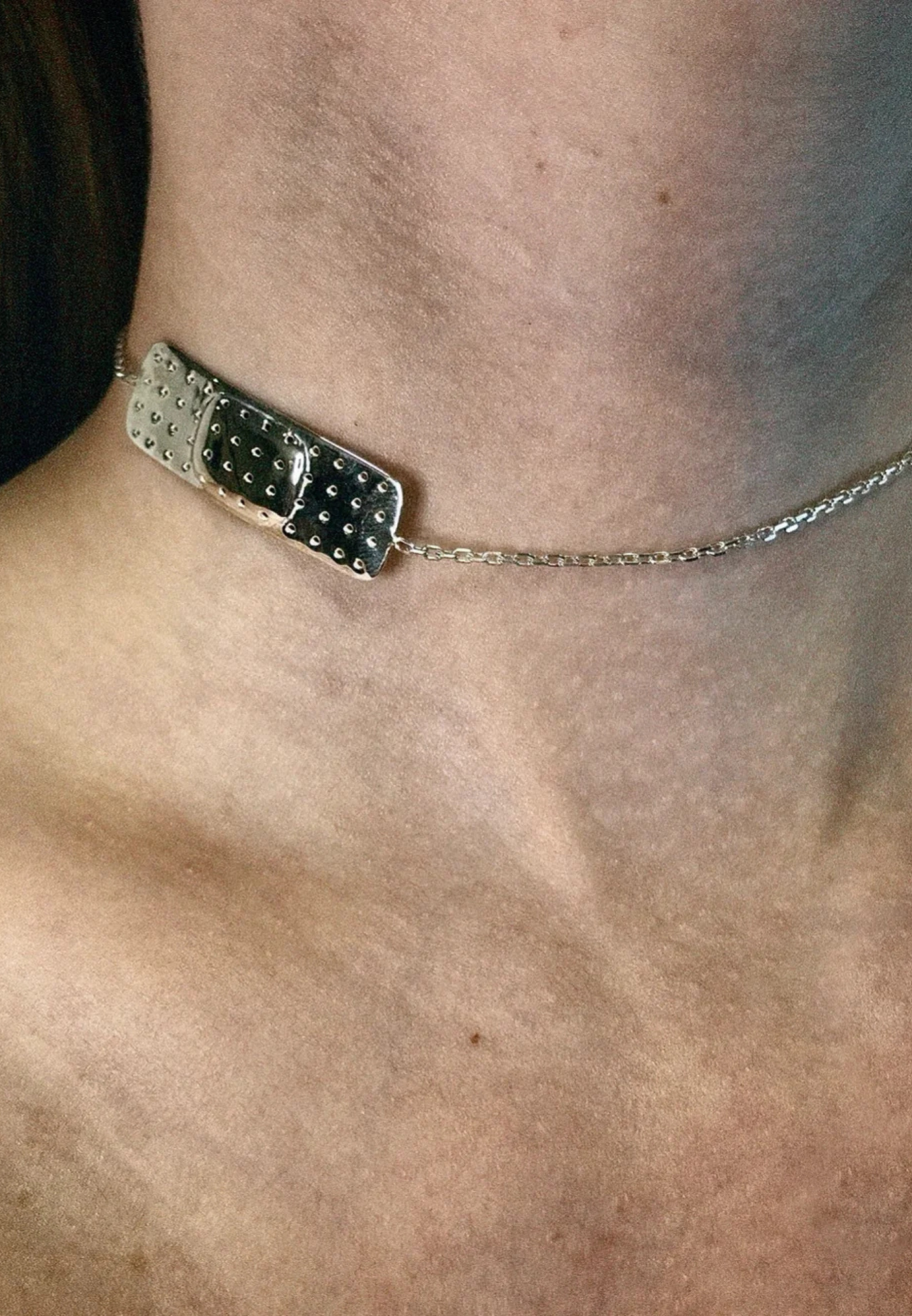 MINI PLASTER CHOKER IN SILVER