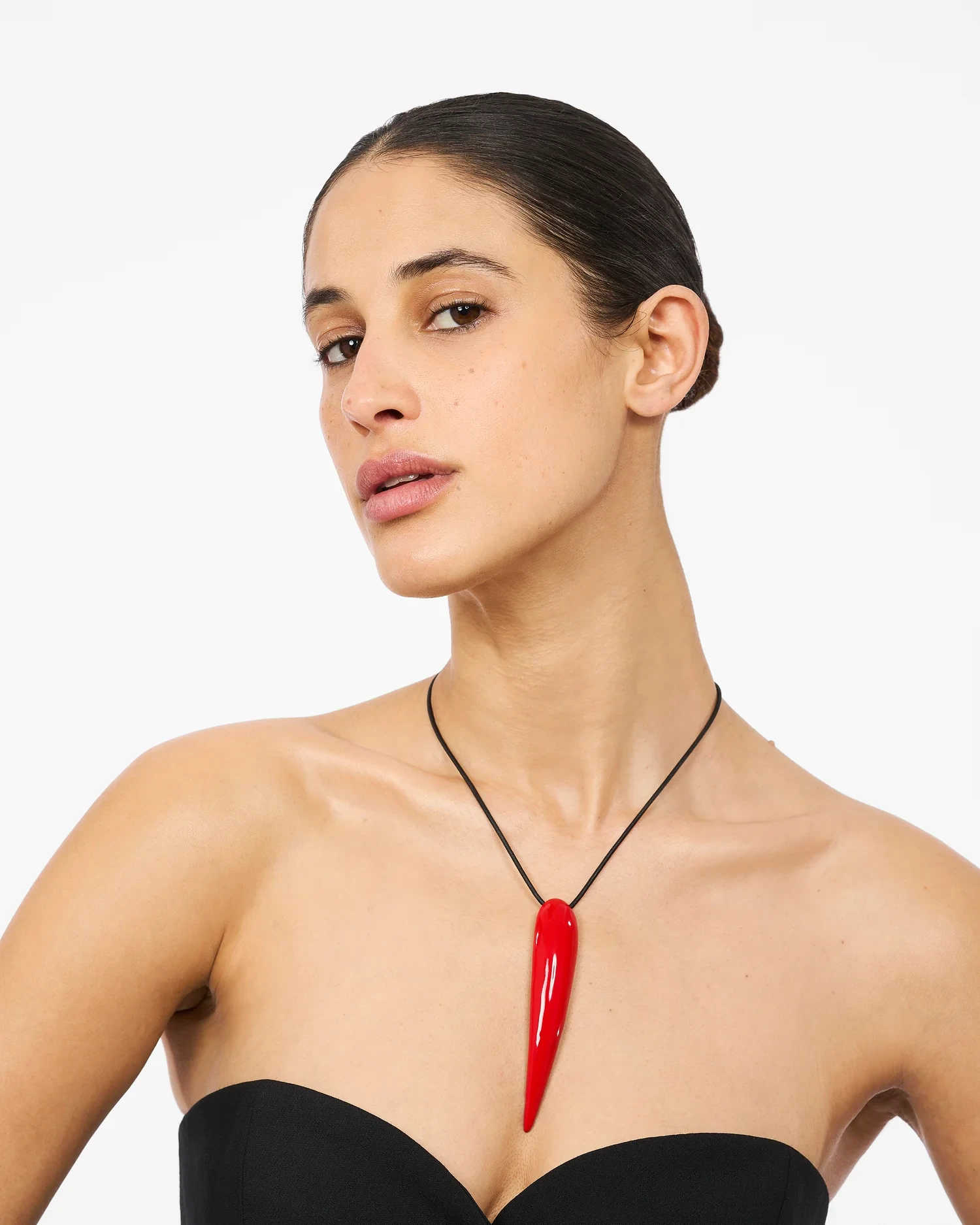 NAIL NECKLACE IN RED