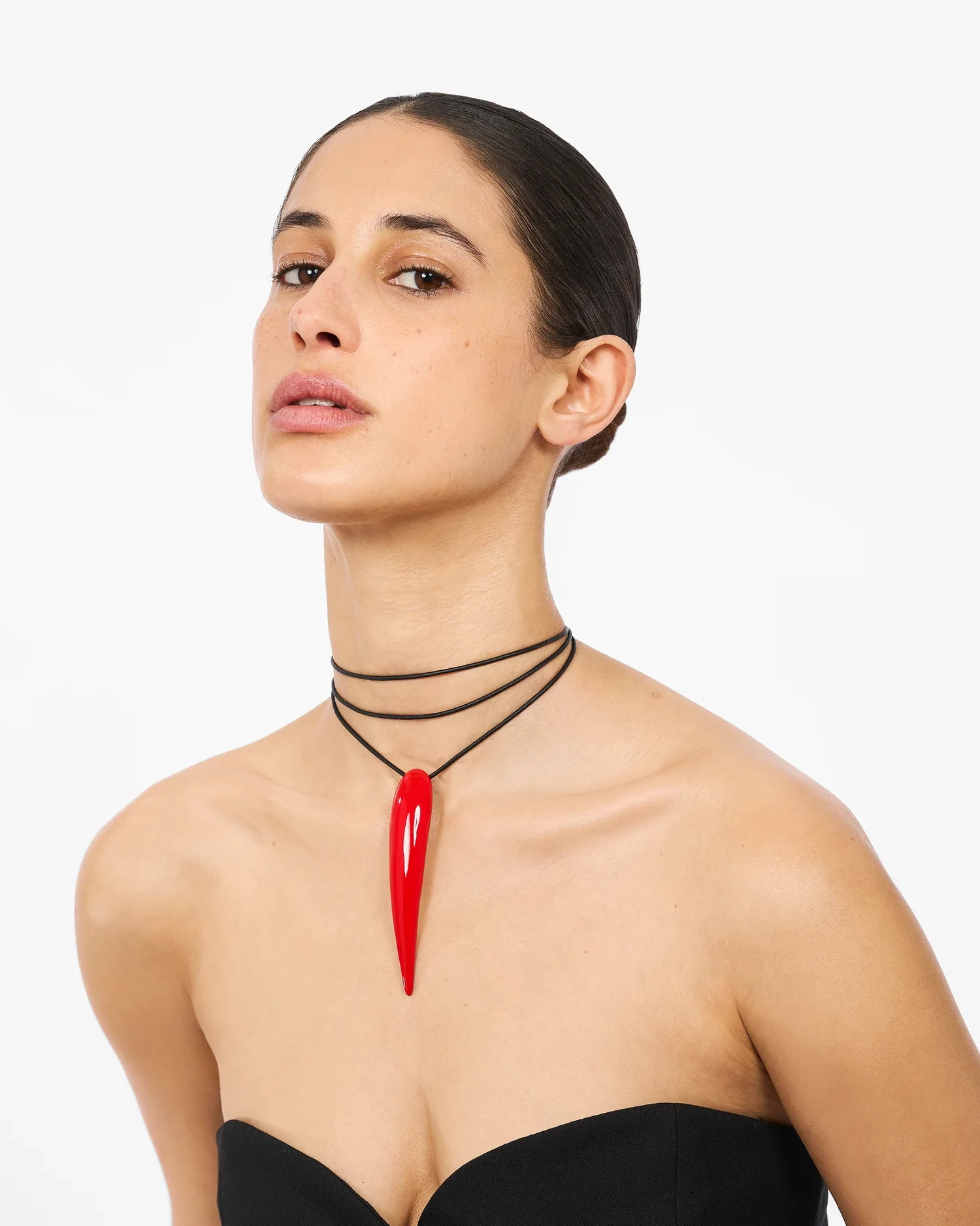 NAIL NECKLACE IN RED