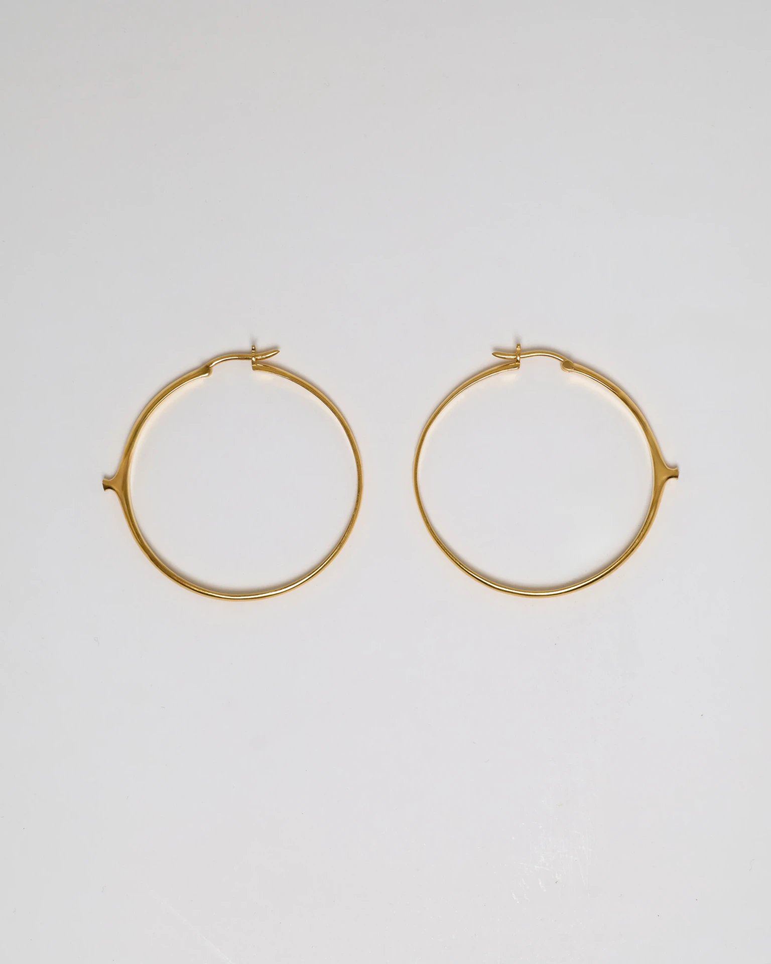 NENUPHAR HOOP EARRINGS IN GOLD