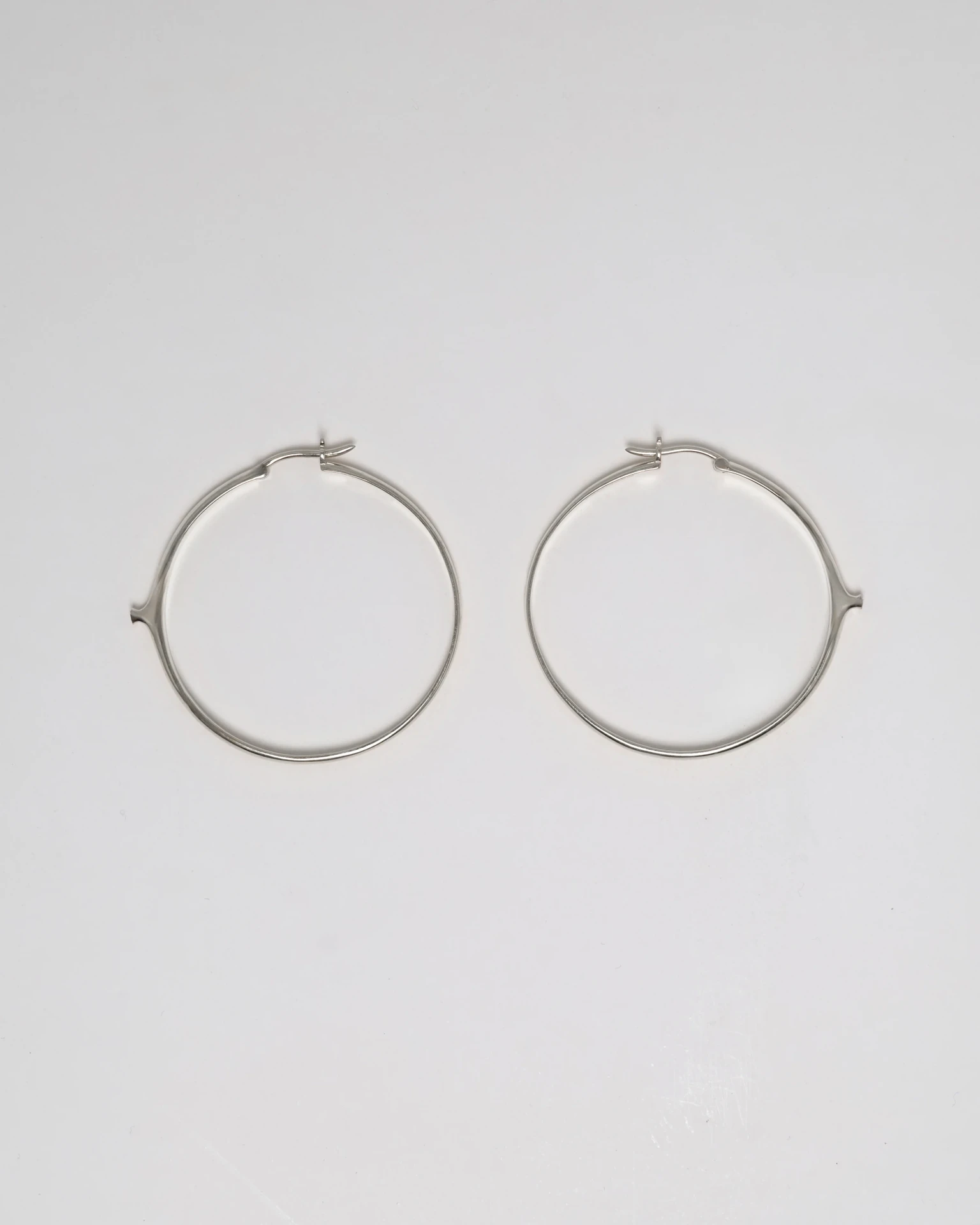 NENUPHAR HOOP EARRINGS IN SILVER