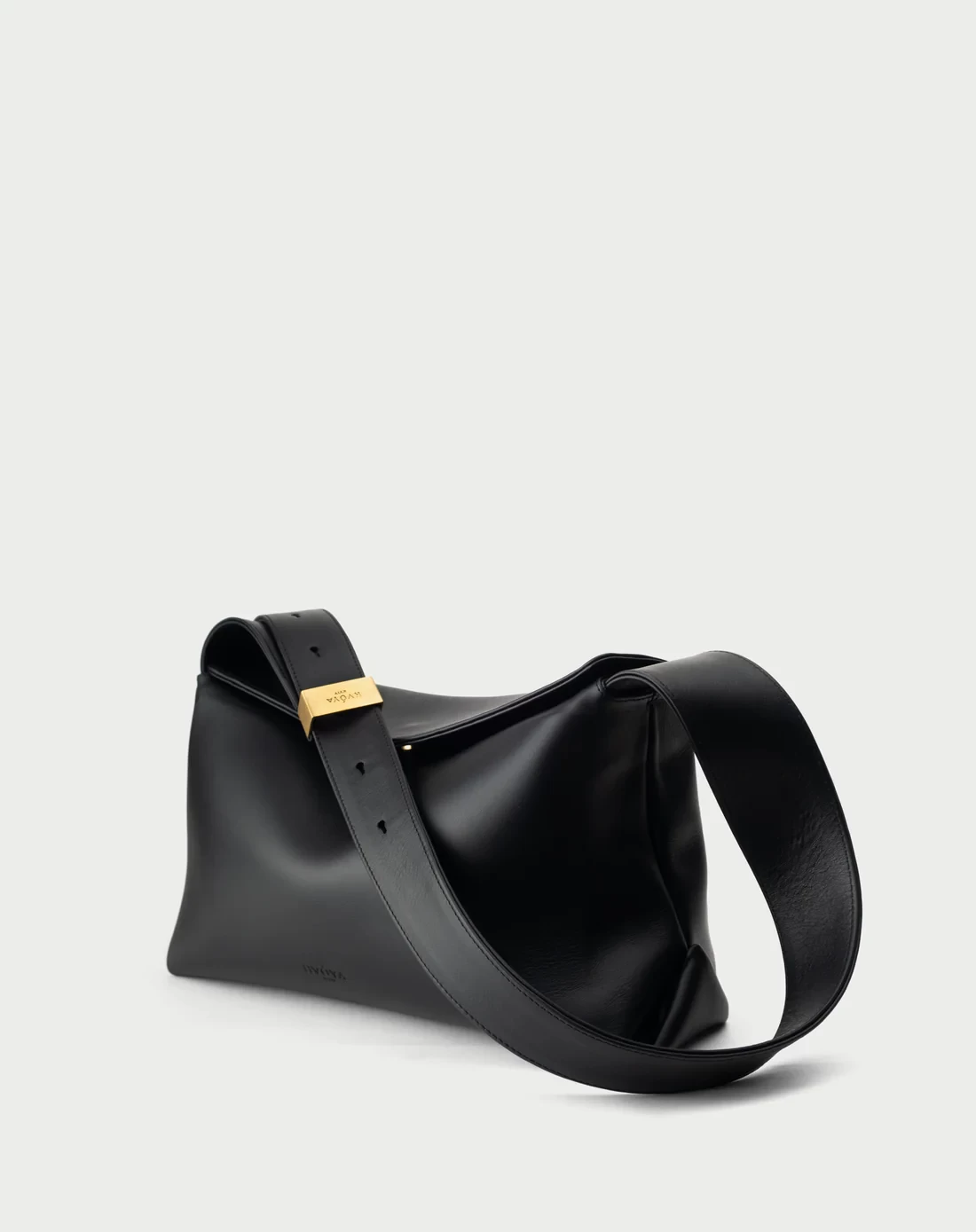 NICHE BAG IN BLACK