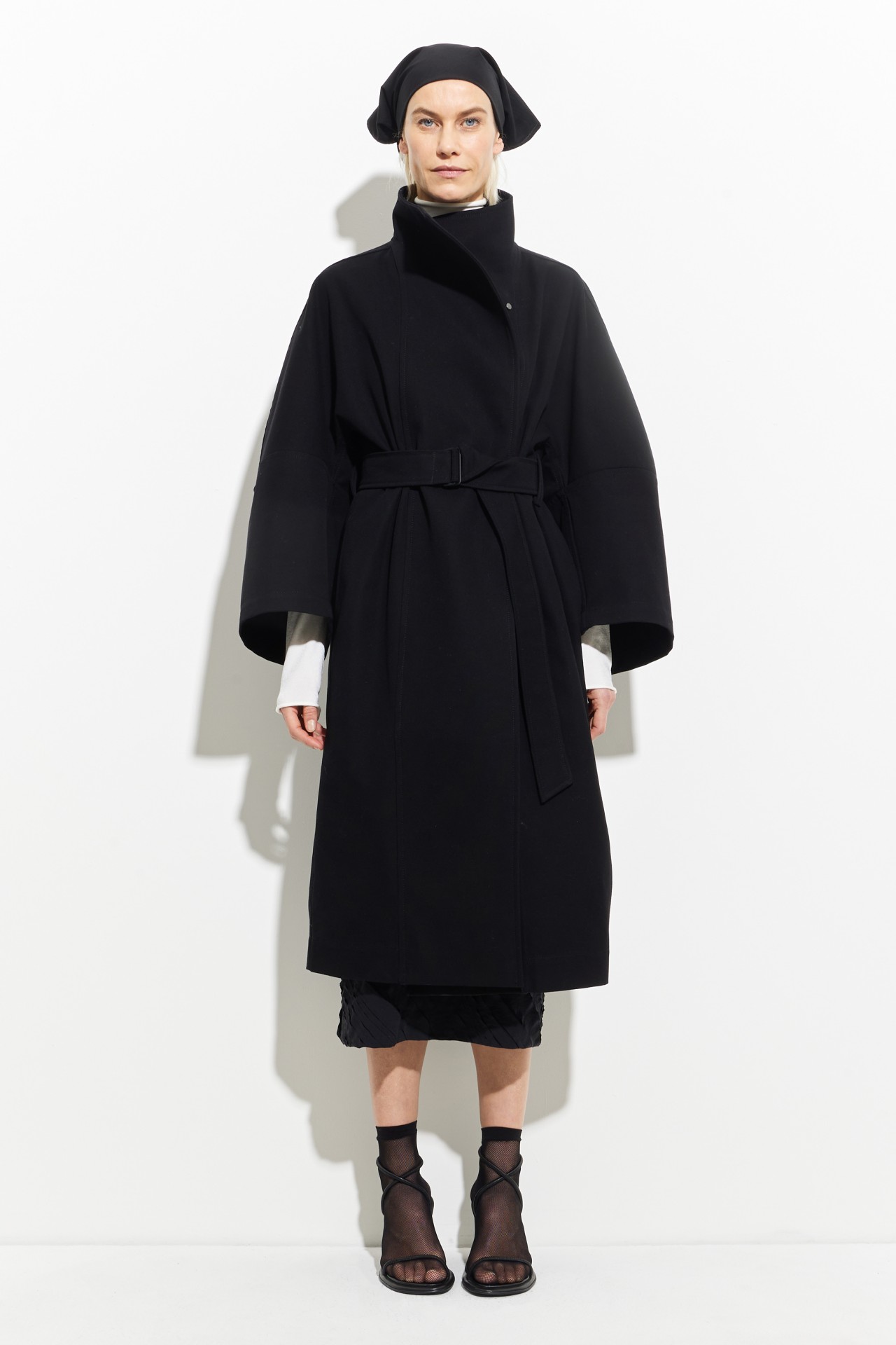OVERSIZED COAT IN BLACK