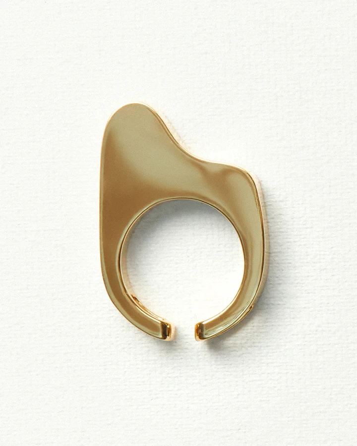 PEBBLE 01 EAR CUFF/RING IN YELLOW GOLD