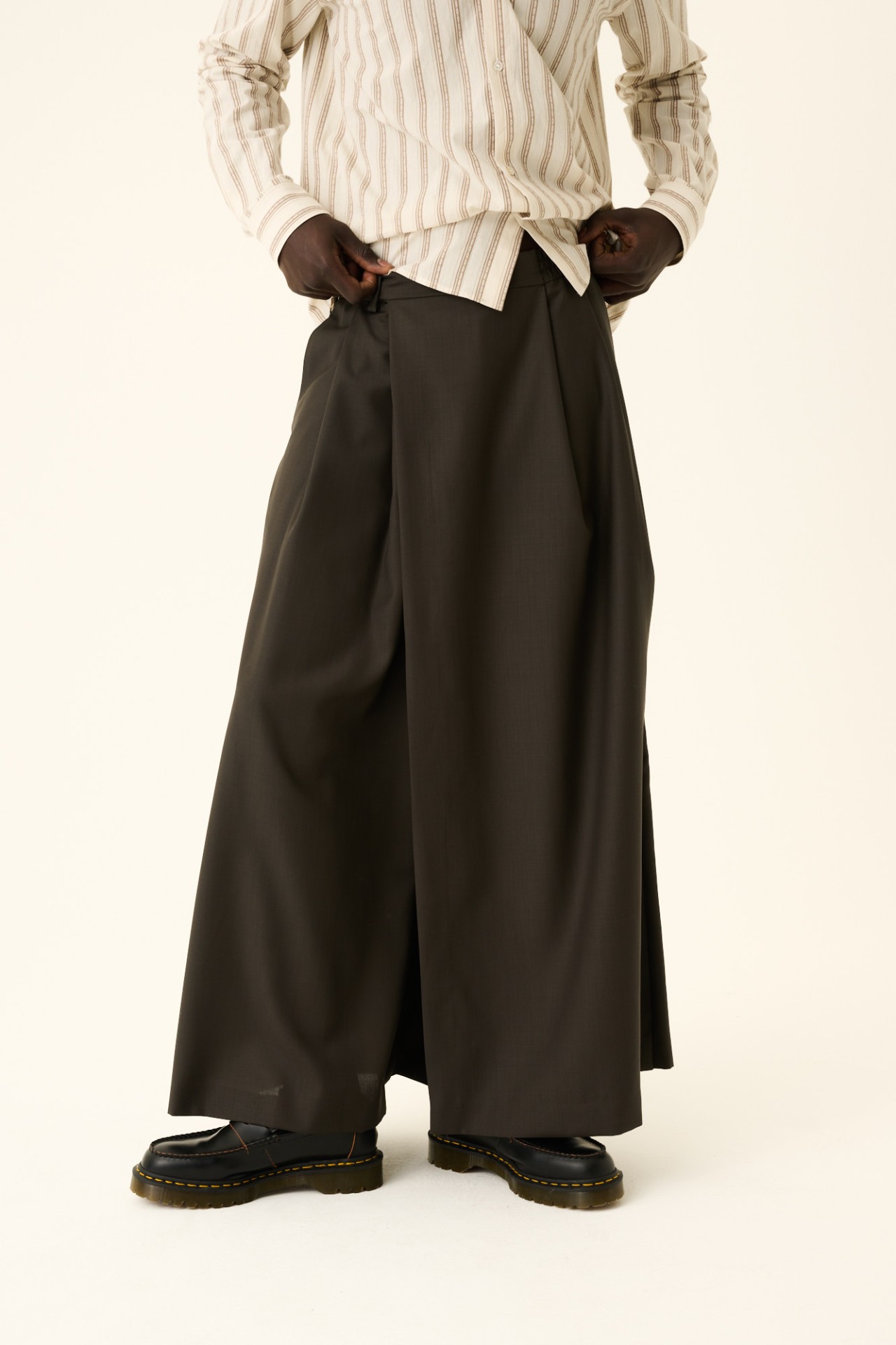PHILLE SUITING IN MOSS GREEN
