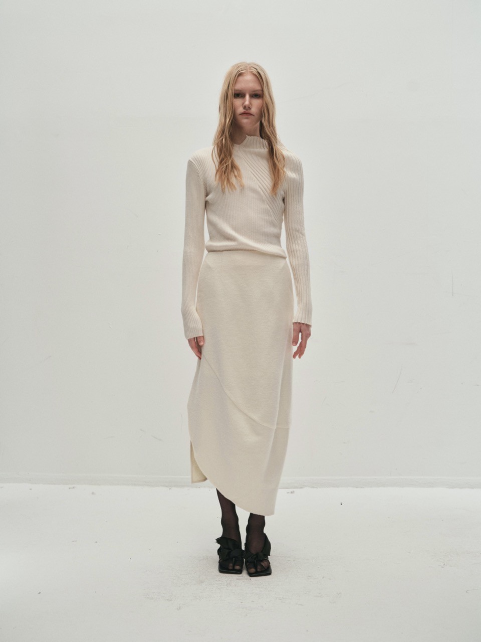 RHEA BOLD SKIRT IN IVORY