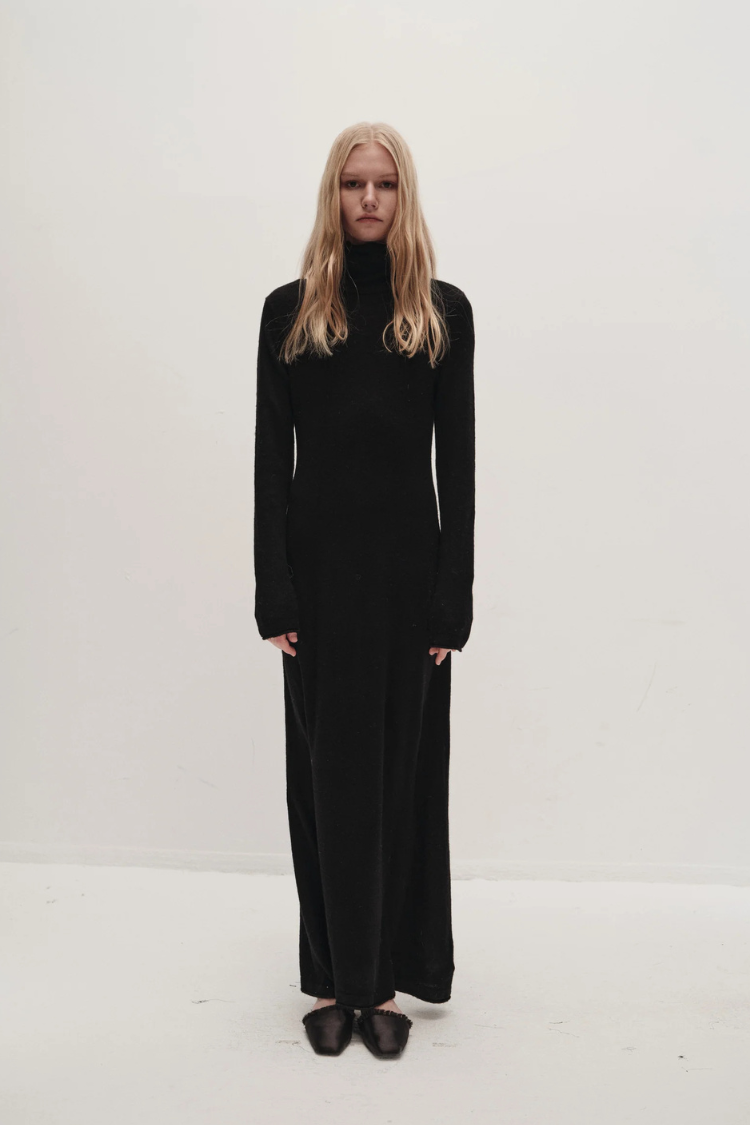 RHEA CAPE KNIT IN BLACK