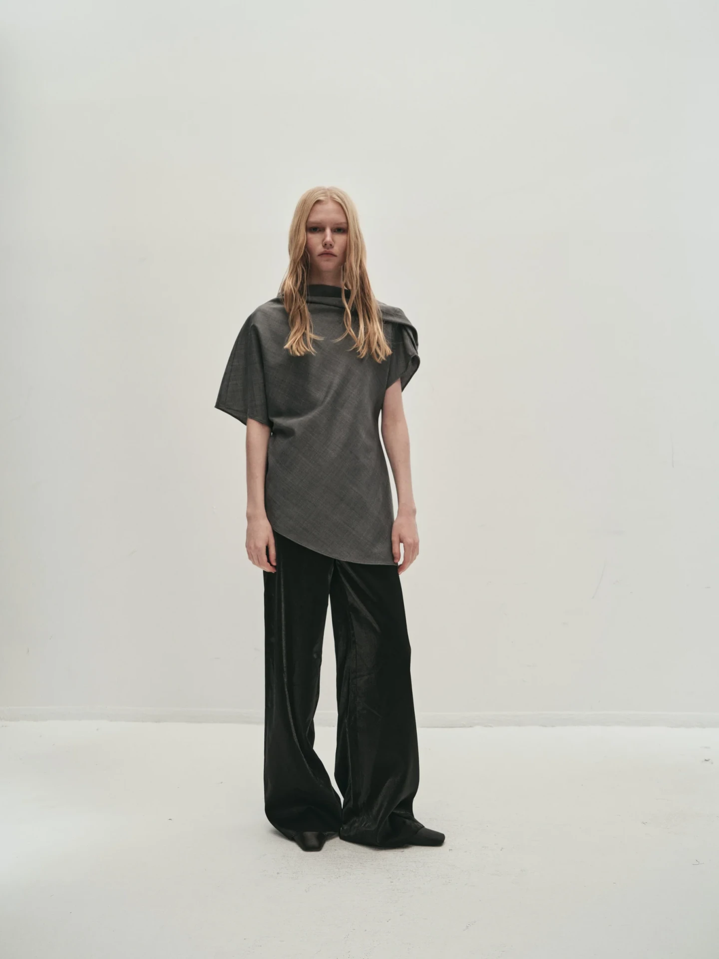 RHEA SHORT SLEEVE IN GREY