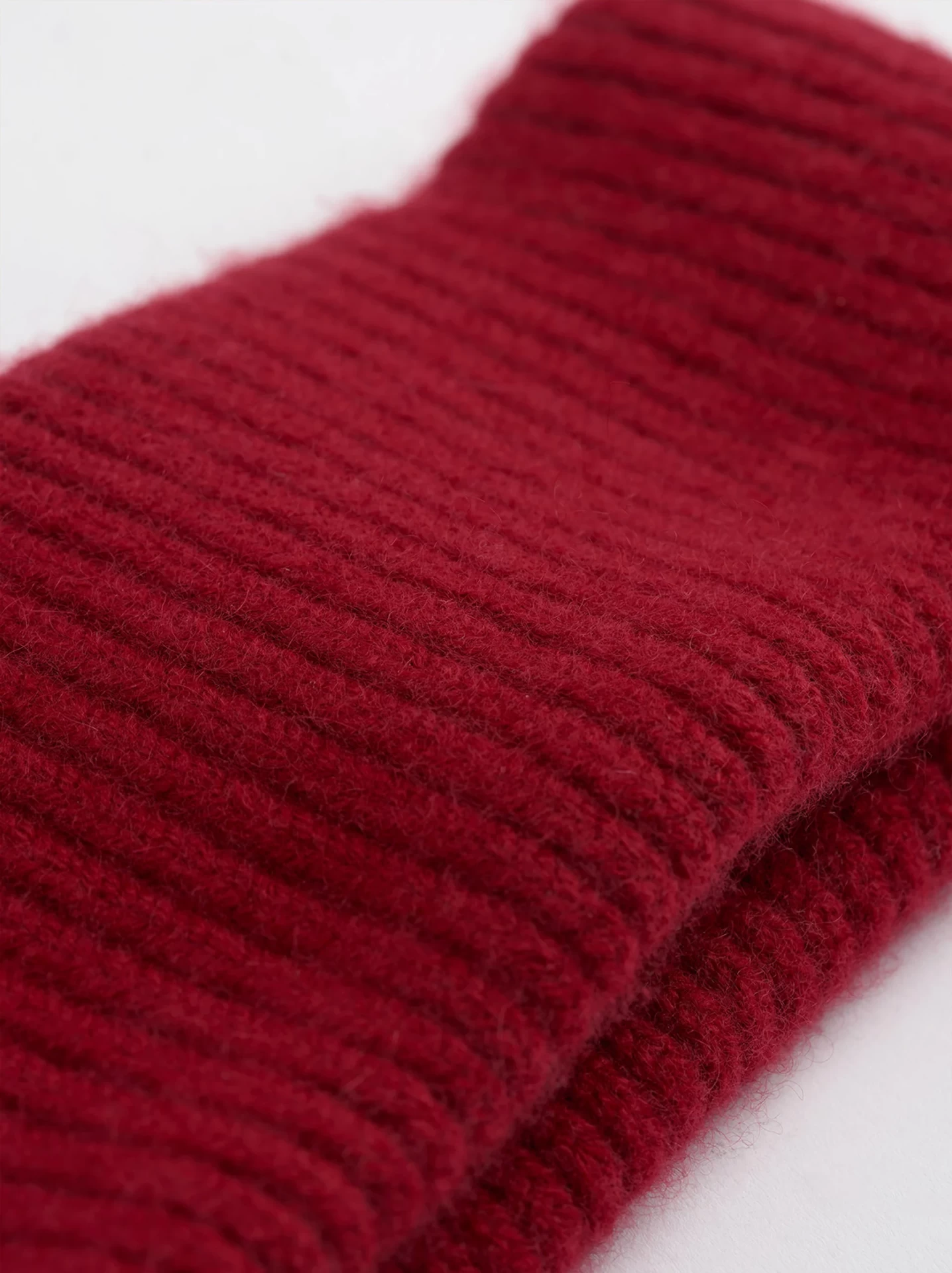 RIBBED HEADBAND IN LIPSTICK RED