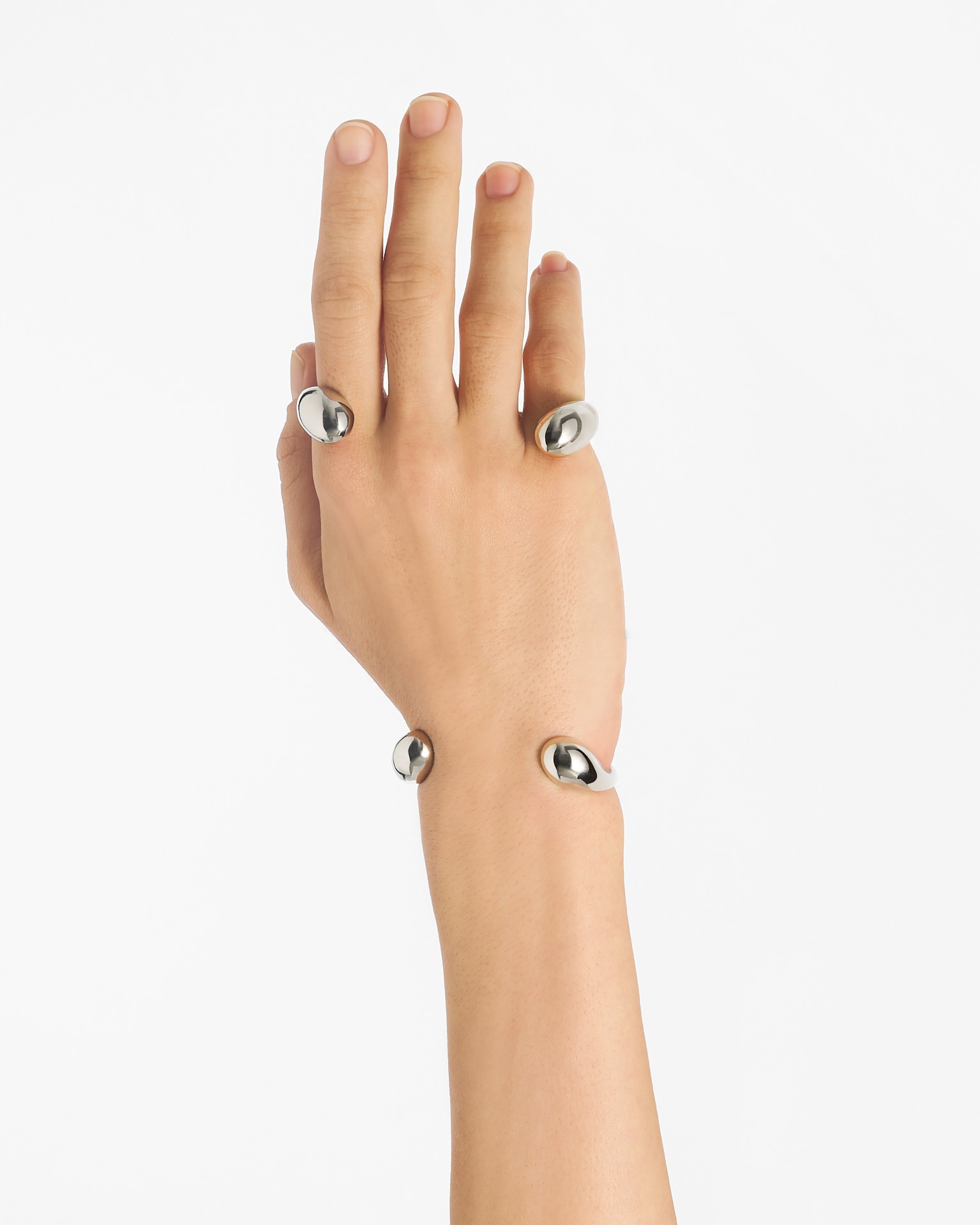 SERTI BRACELET SET IN SILVER