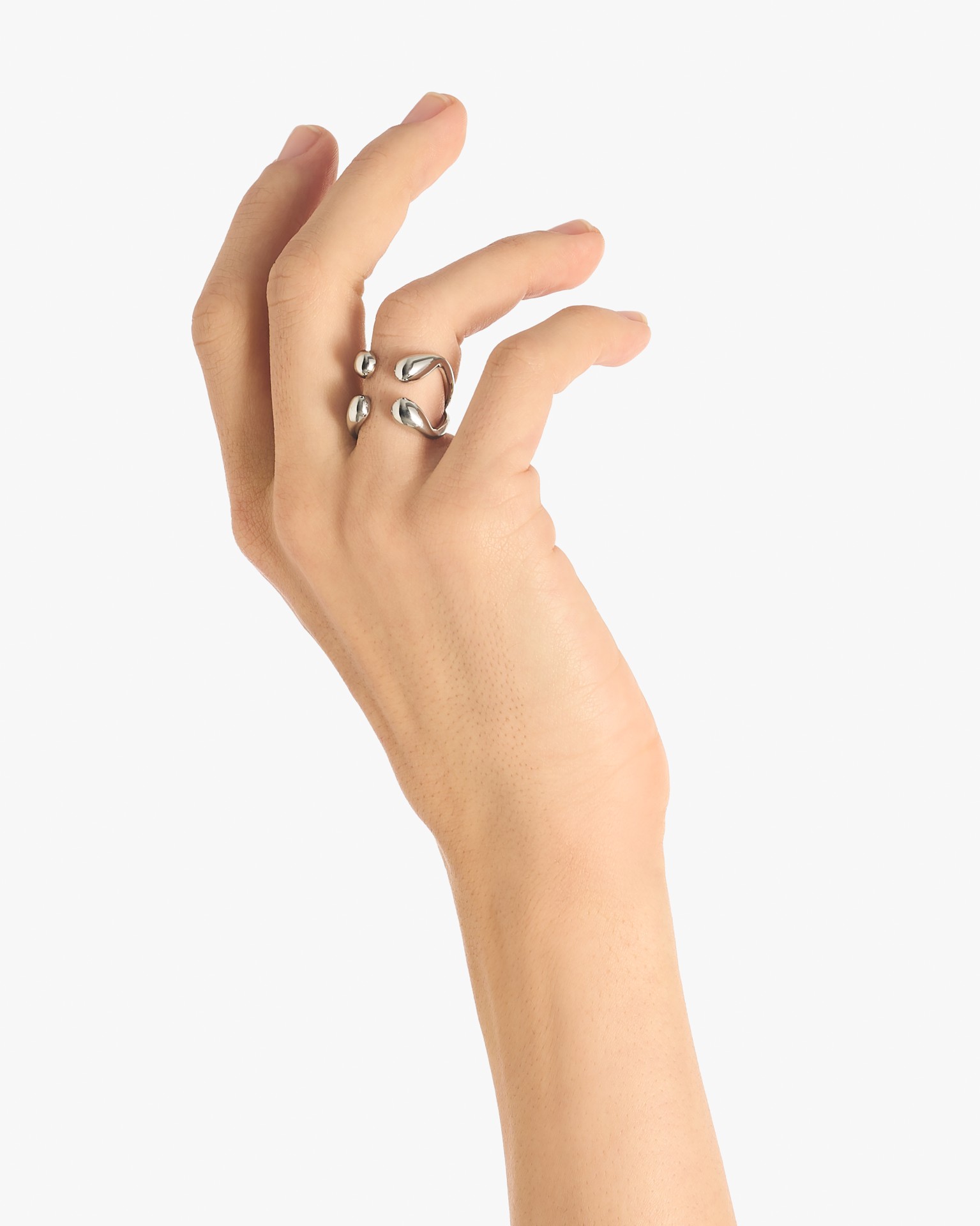 SERTI RING IN SILVER
