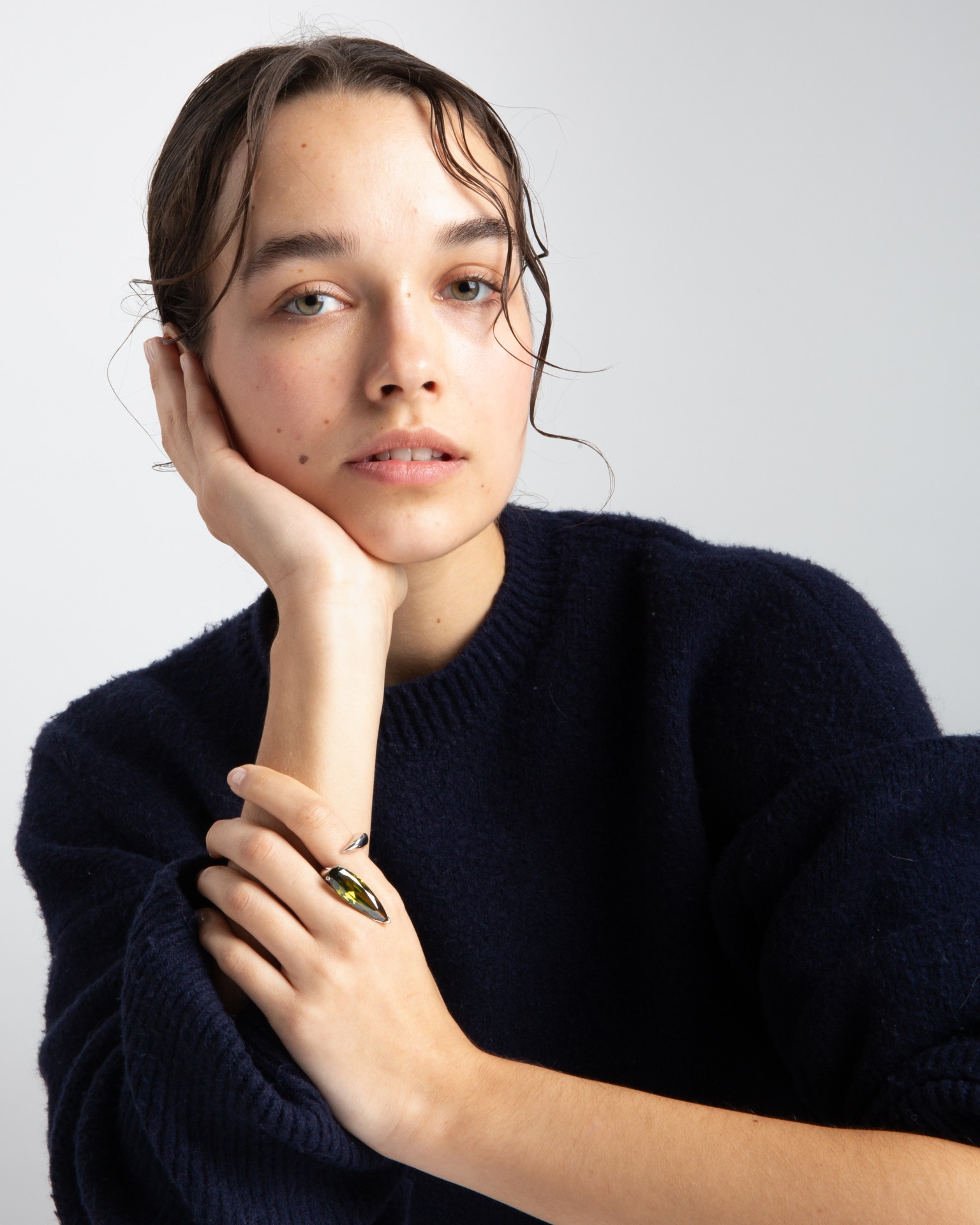 SHARP ALIEN RING IN OLIVE GREEN