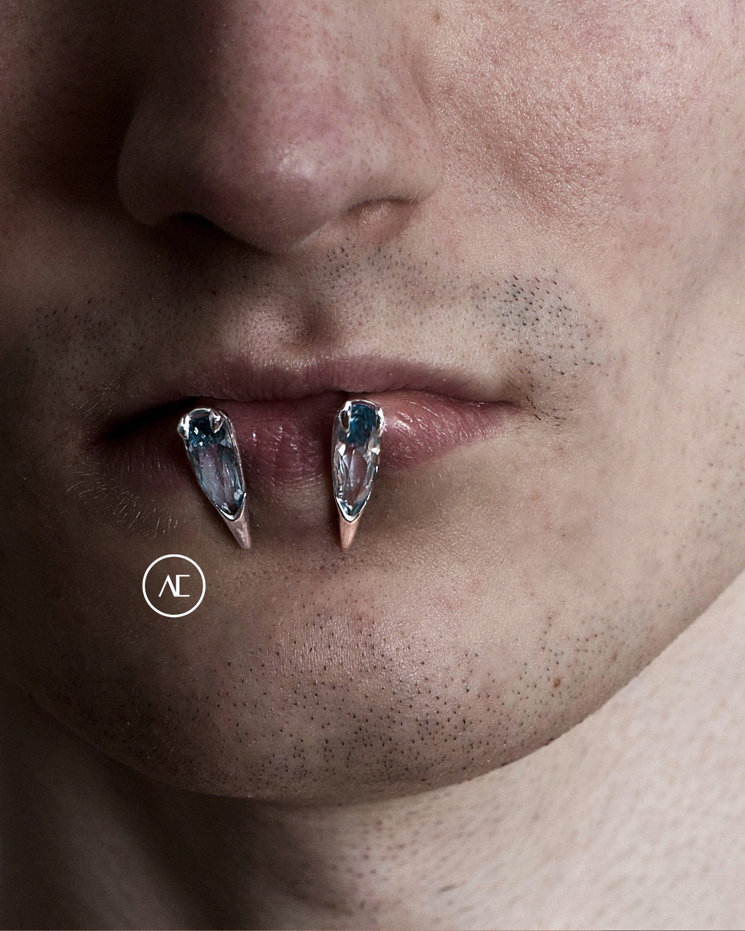 SHARP VIPER MOUTH - CUFF IN SILVER