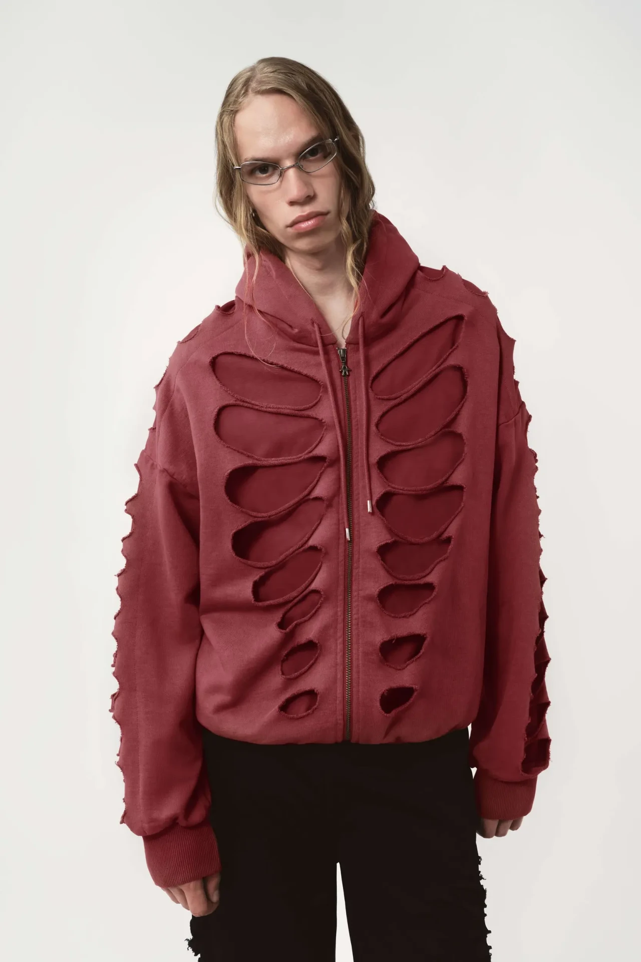 SHOULDERLESS HOODIE IN RED