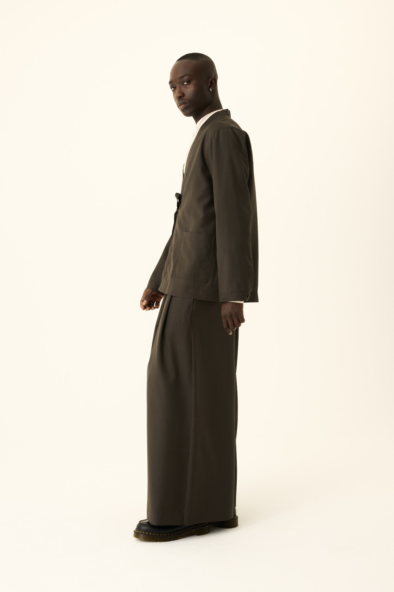 SIGMUND WOOL SUITING IN MOSS GREEN