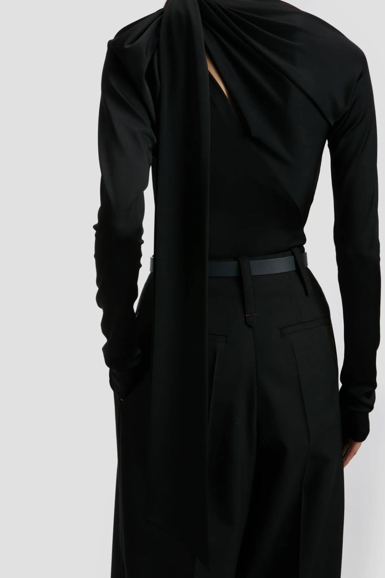 SLASH DETAIL JERSEY TOP IN BLACK