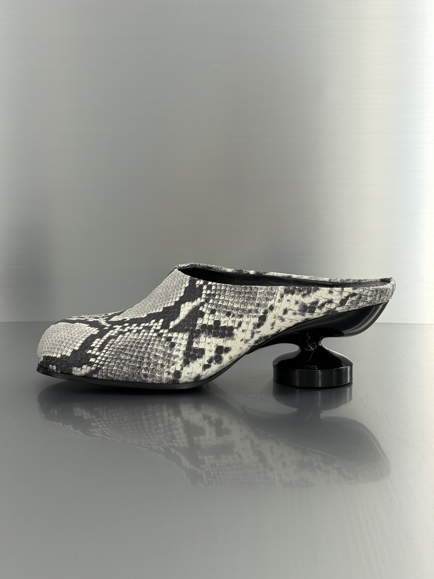 SNAKE LEATHER MULES