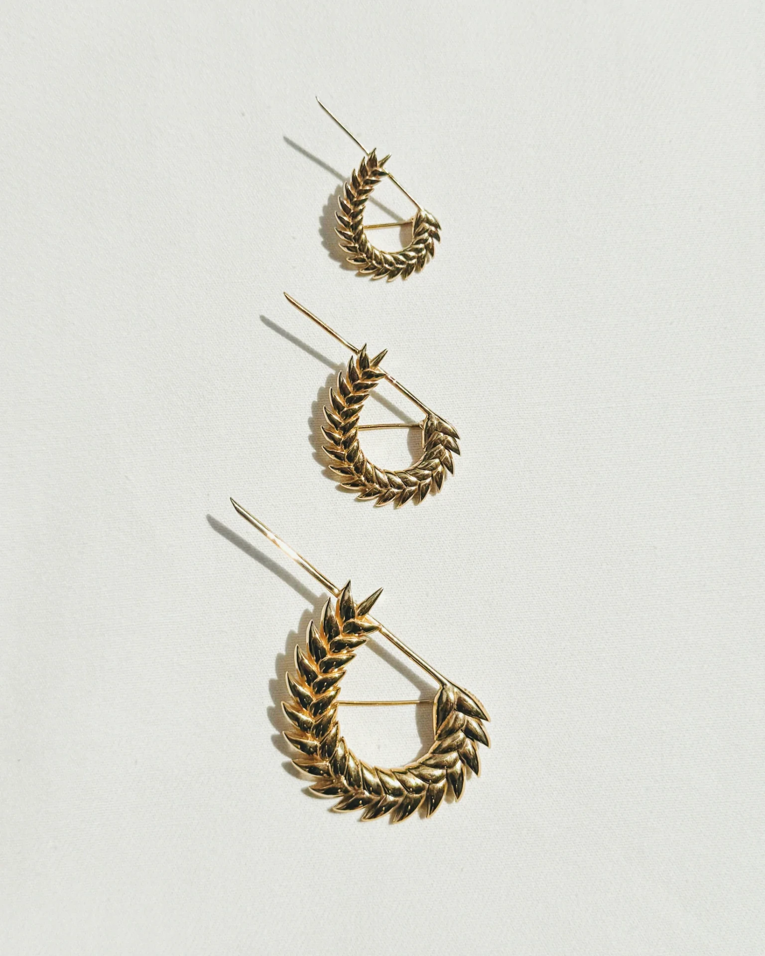 SPIKELET MEDIUM BROOCH IN GOLD