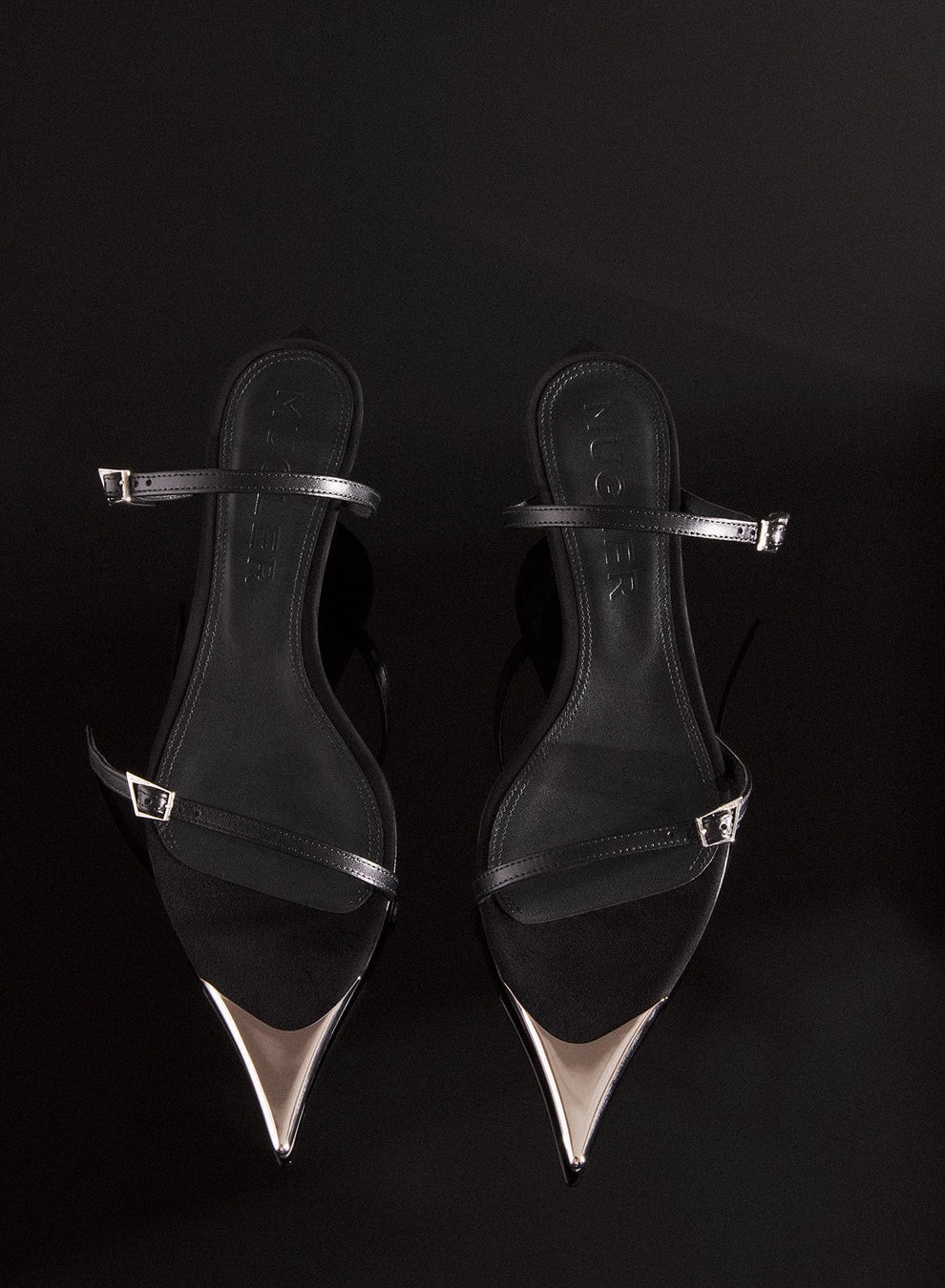 STRAPPY SANDALS IN BLACK