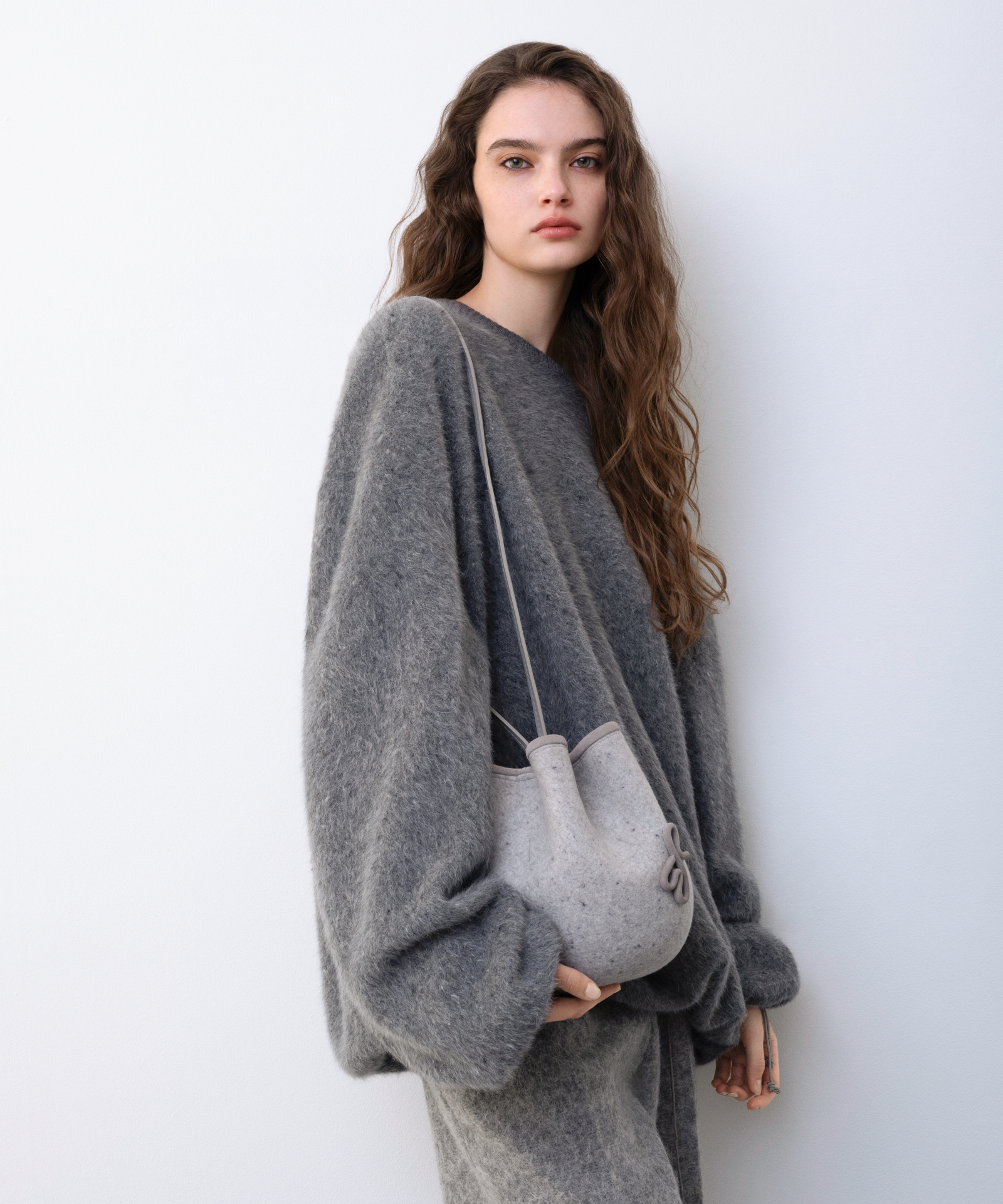 THE HATBAG IN GREY