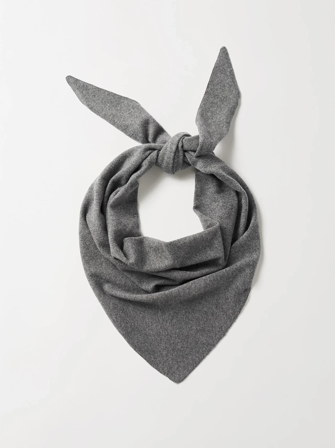 TRIANGLE SCARF IN GREY