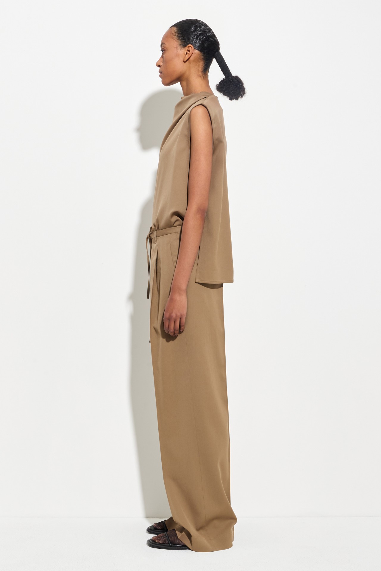 WIDE LEG PANTS IN ALMOND