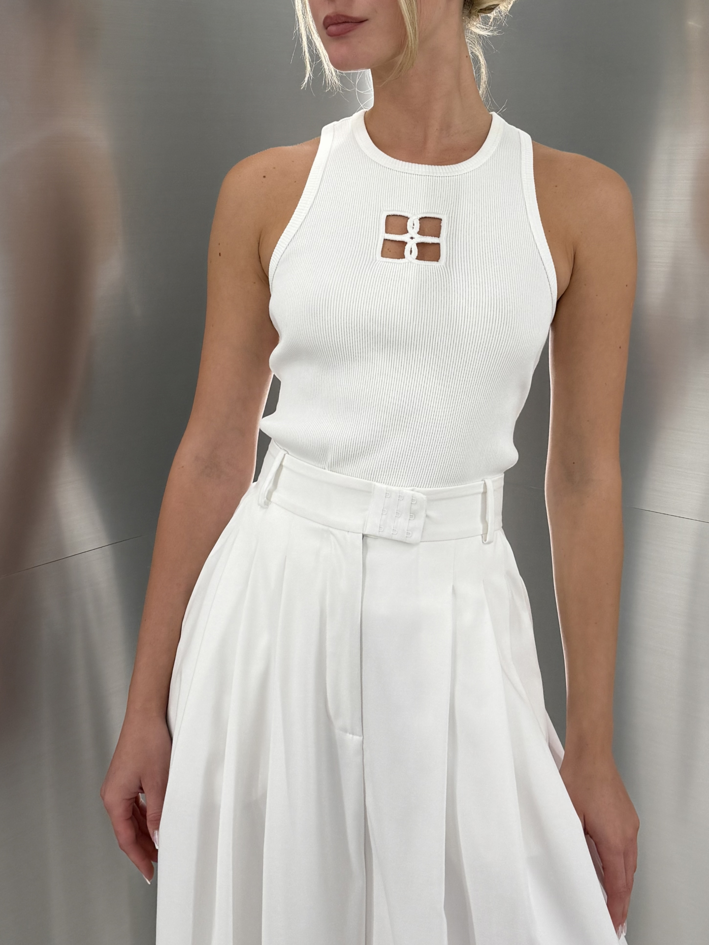 WIDE TROUSERS WITH BRA CLOSURE IN IVORY