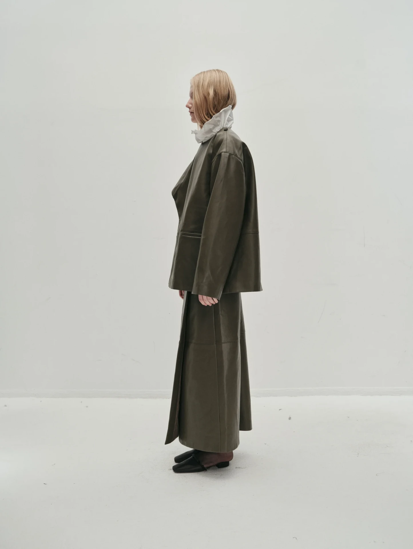 ARAKI LEATHER SKIRT IN GREEN