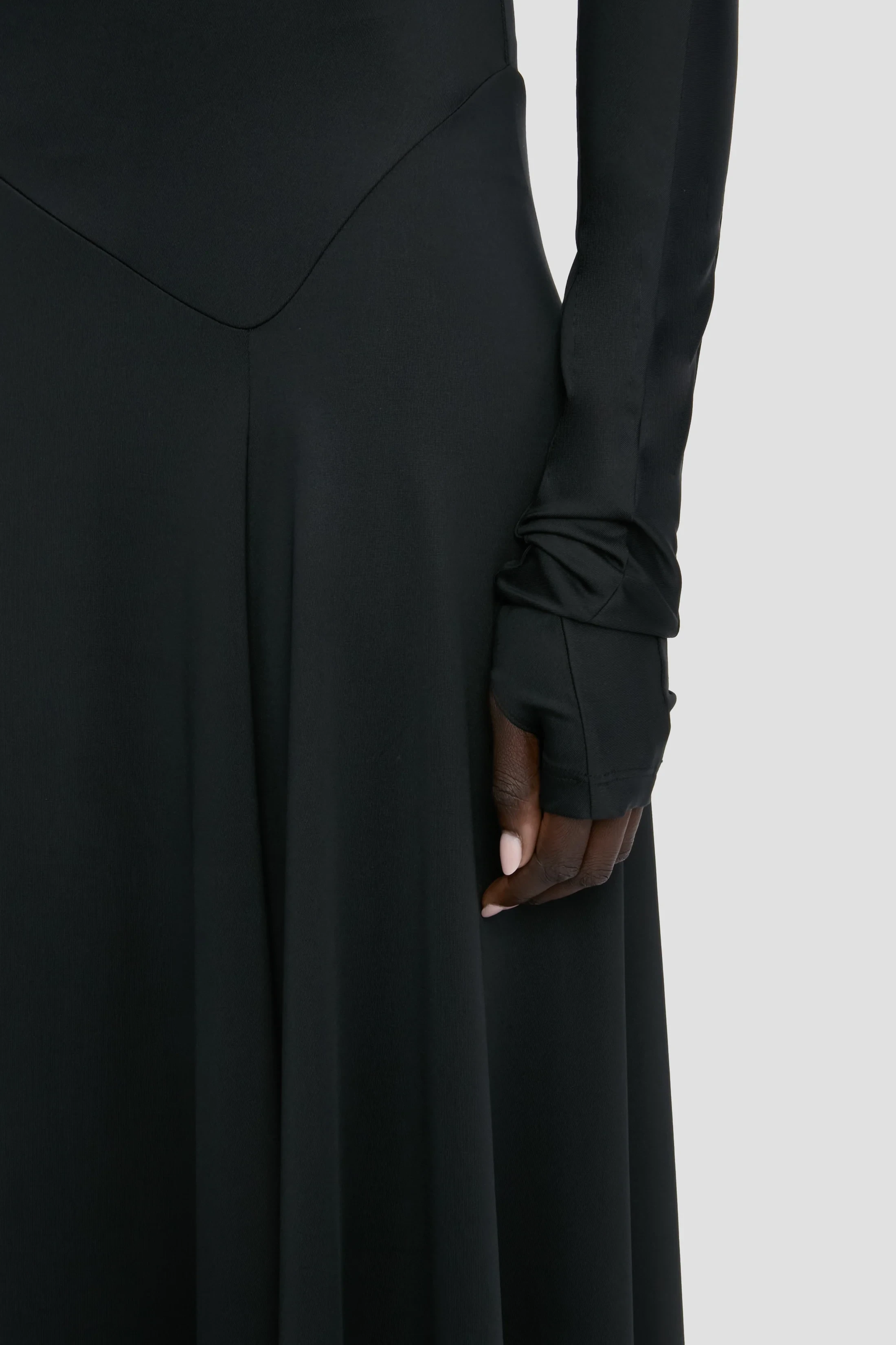 LONG SLEEVE MIDI DRESS IN BLACK