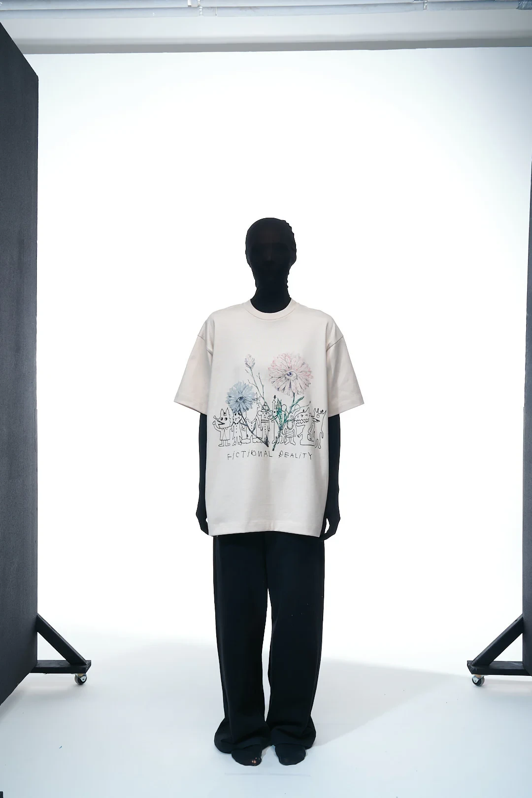 T-SHIRT “FICTIONAL REALITY”