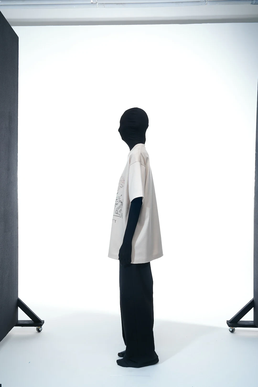 T-SHIRT “FICTIONAL REALITY”