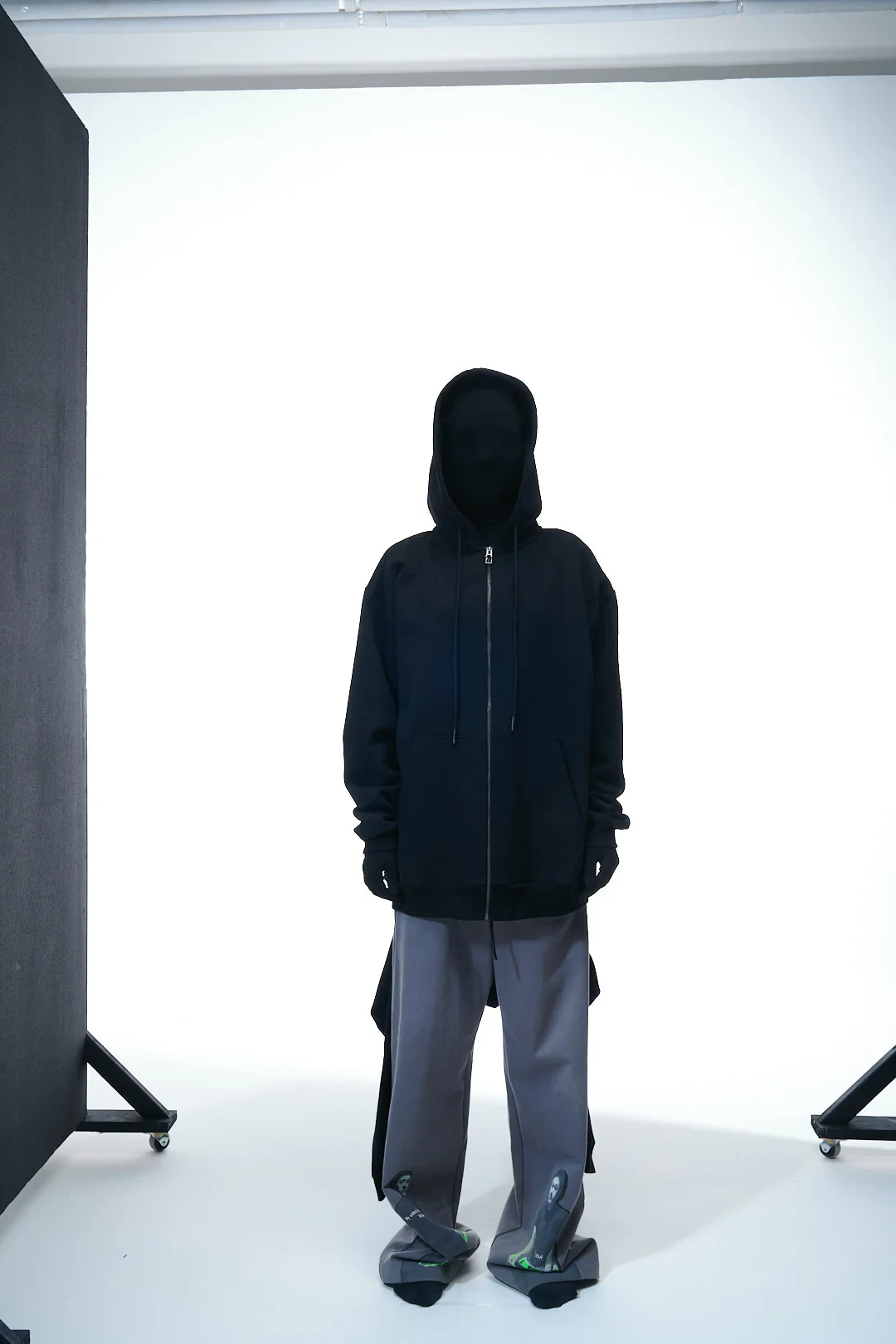 ZIP HOODIE “CHUNKS OF COLOPHON”