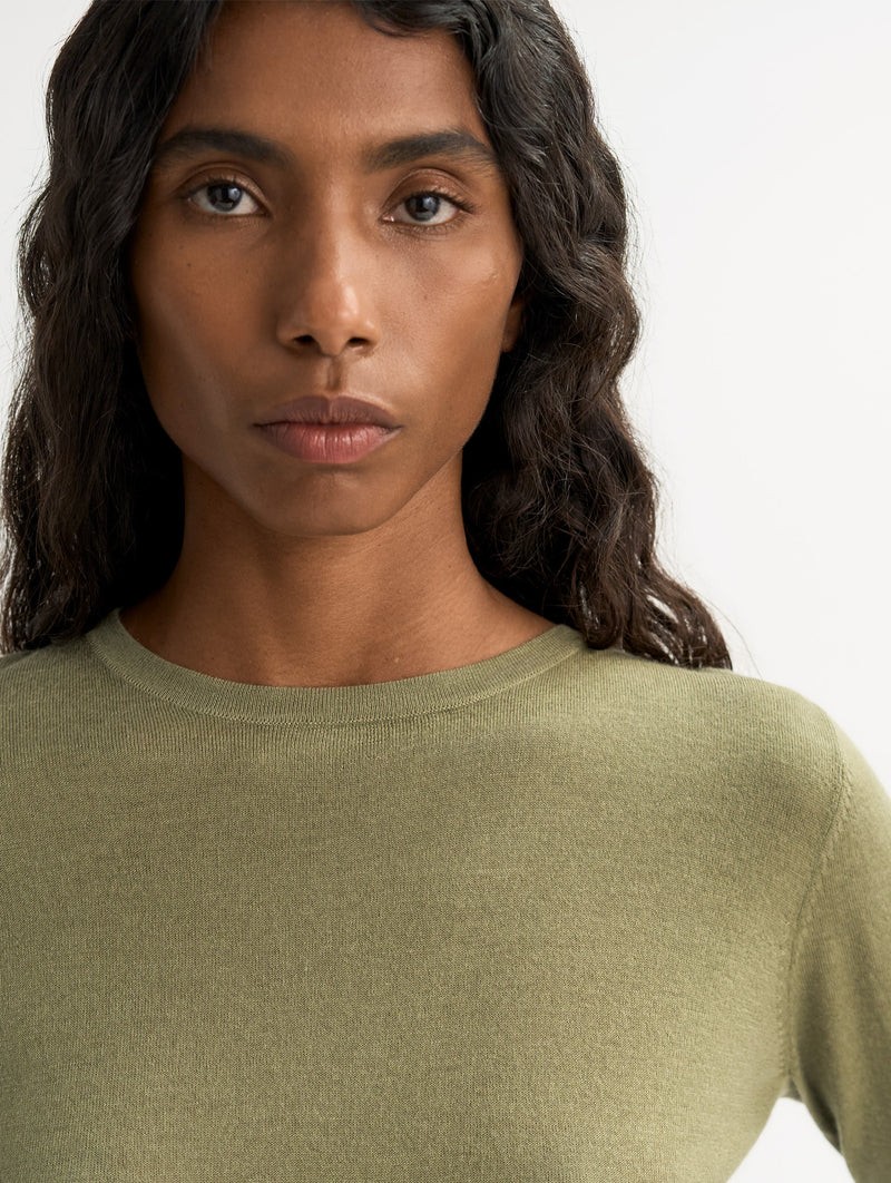 FEATHERLIGHT CREWNECK IN KHAKI