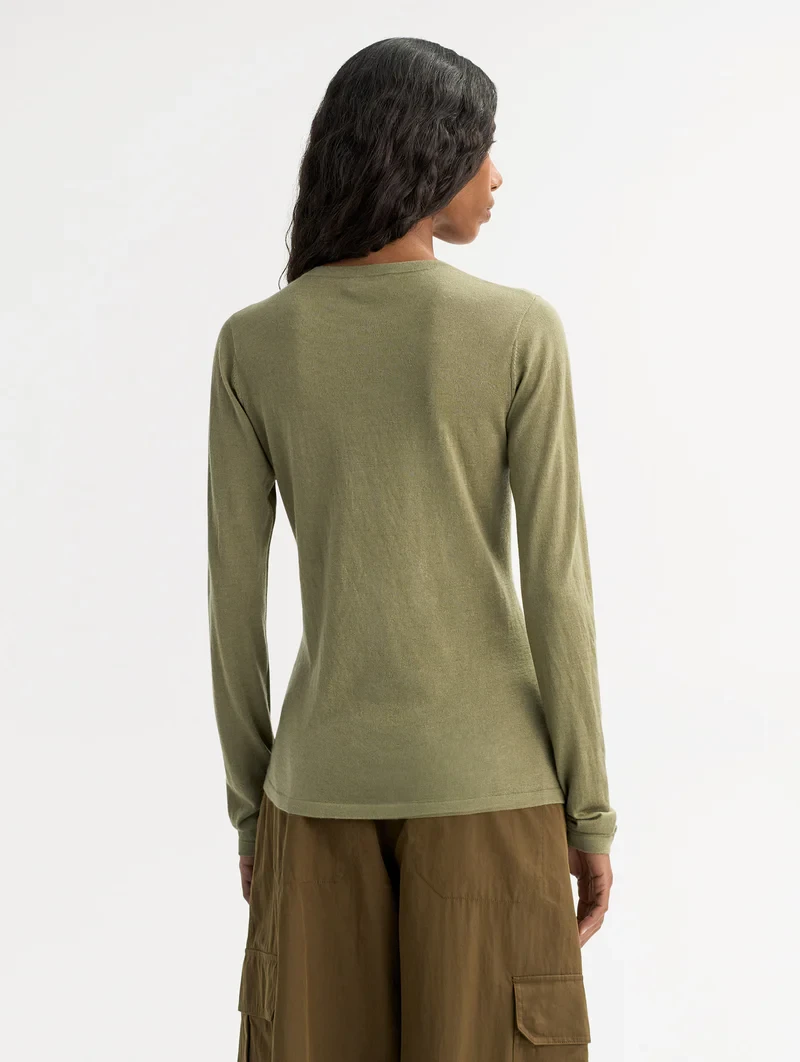 FEATHERLIGHT CREWNECK IN KHAKI
