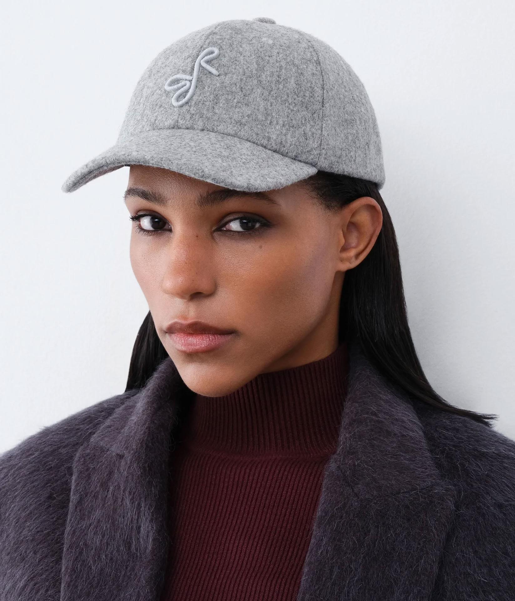 BASEBALL CAP IN GREY