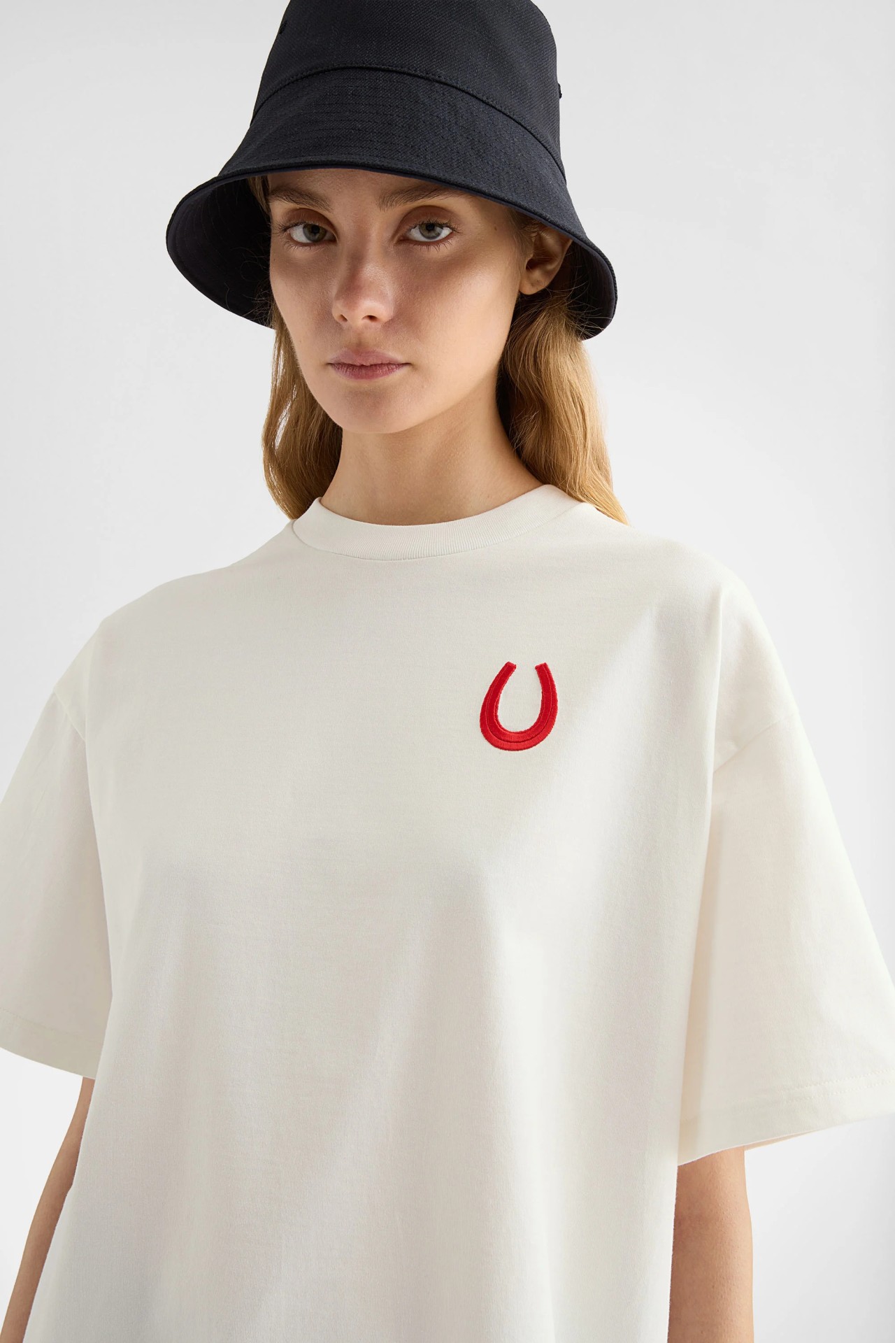 CNY T-SHIRT CN SS EMB PORCELAIN